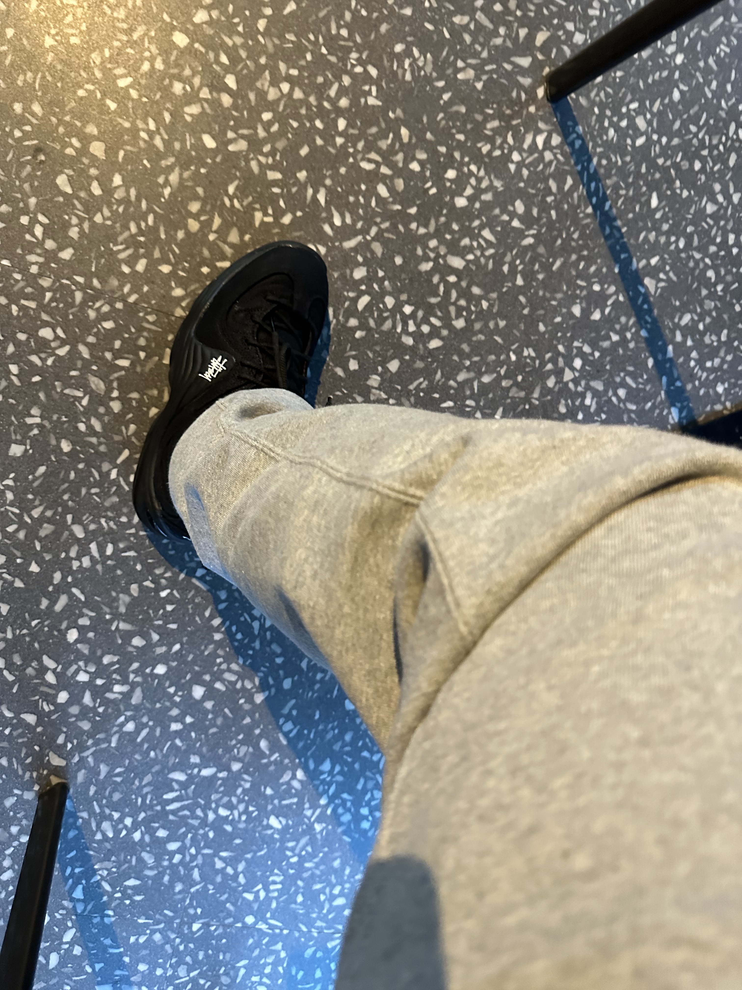 Nike x Stussy Air Penny II Black, Nike x Stussy NRG RA Fleece Pants Dark Grey Heather (DJ9490-063) 착용 스타일