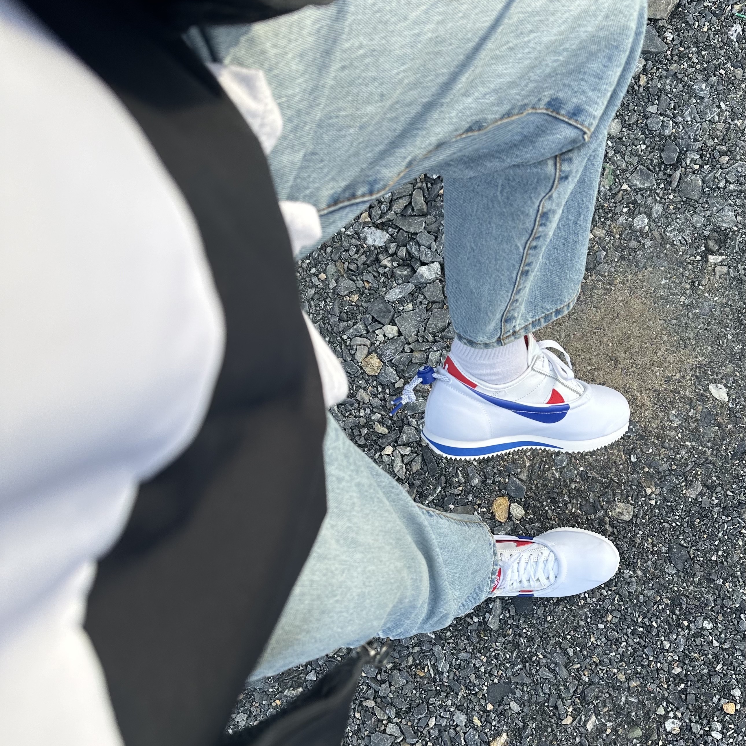 Nike x Clot Cortez SP White and Game Royal 착용 스타일 - 3