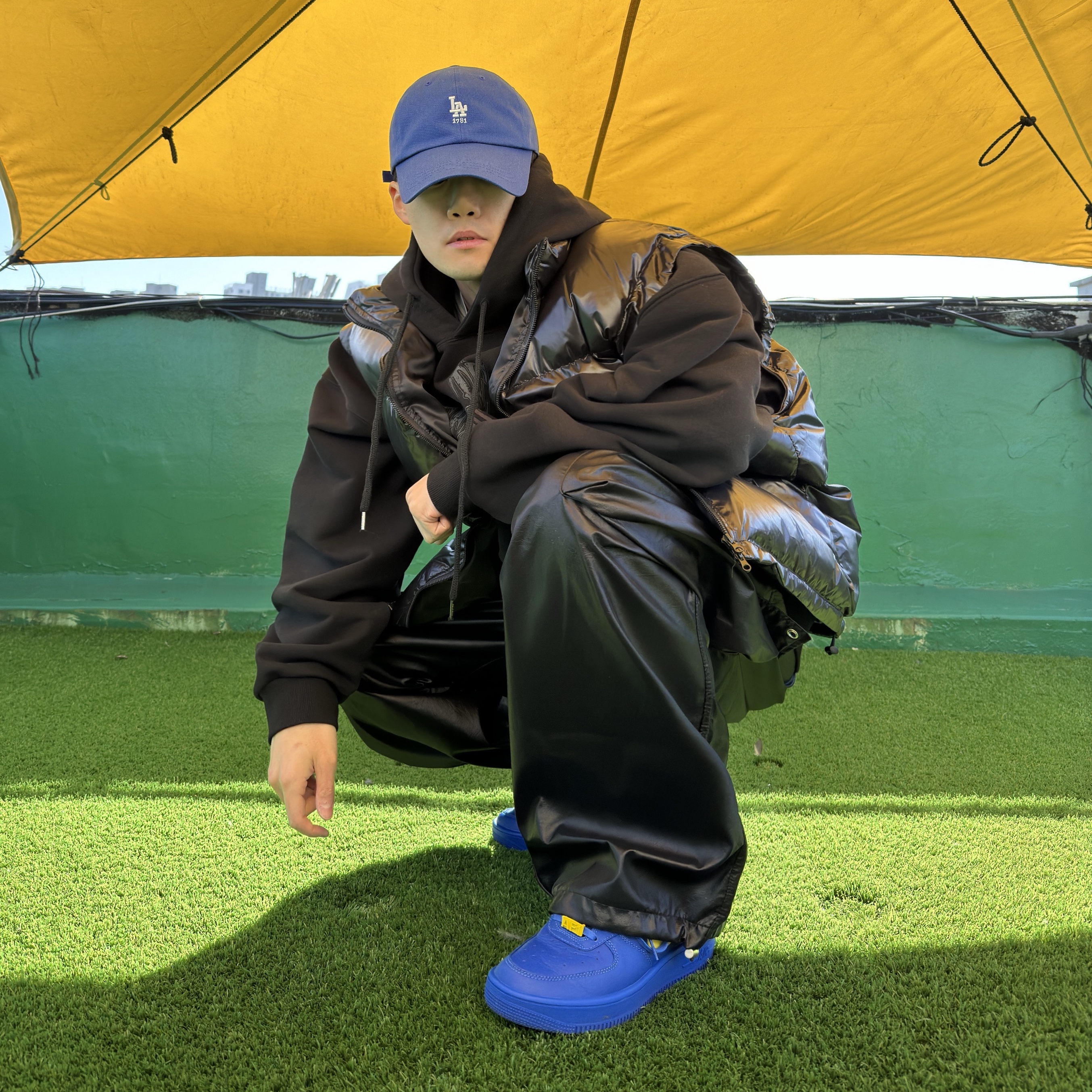 Nike x Ambush Air Force 1 Low SP Game Royal and Vivid Sulfur 착용 스타일 - 1