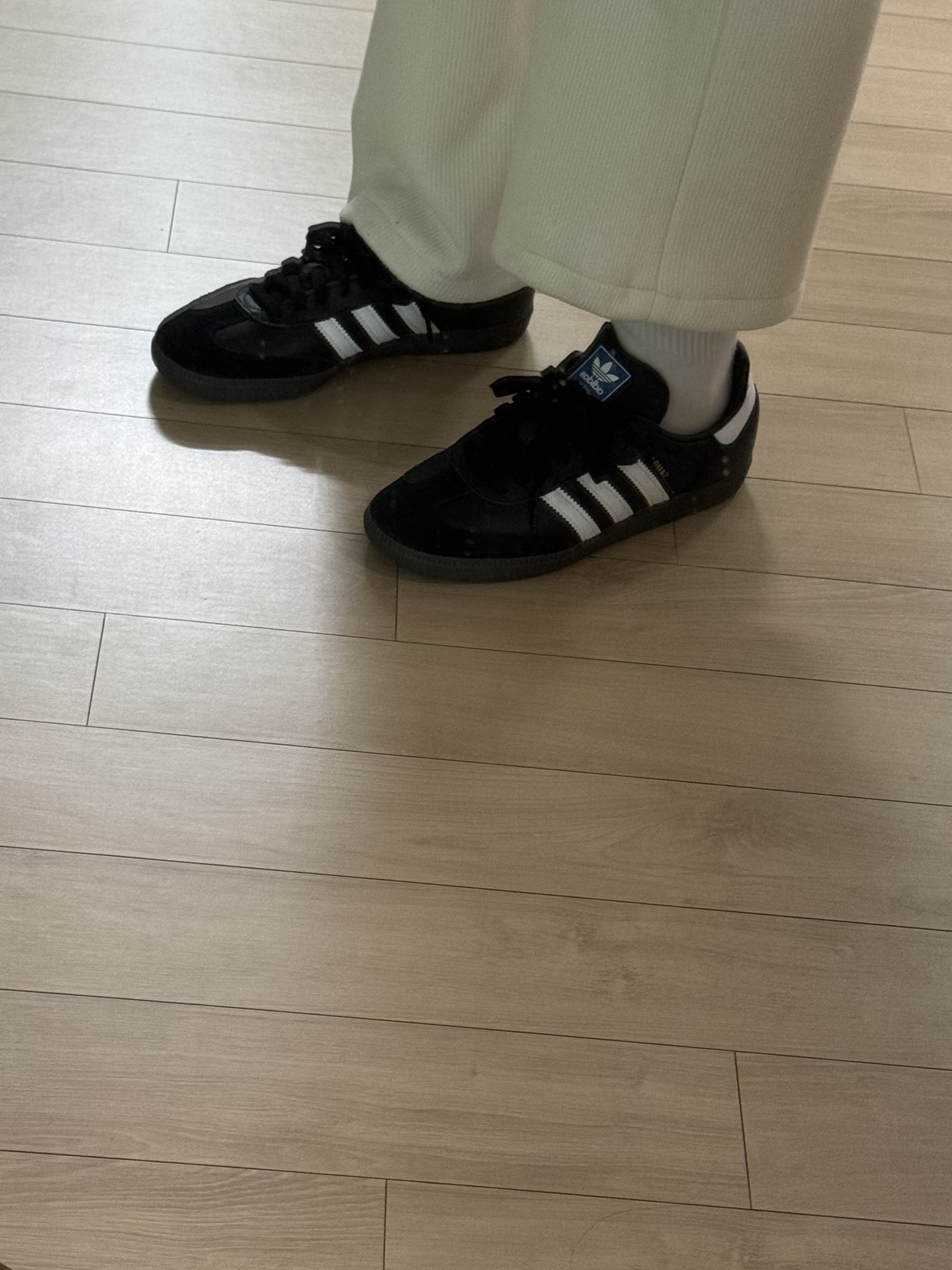 Adidas Samba OG Black White Gum 착용 스타일 - 2