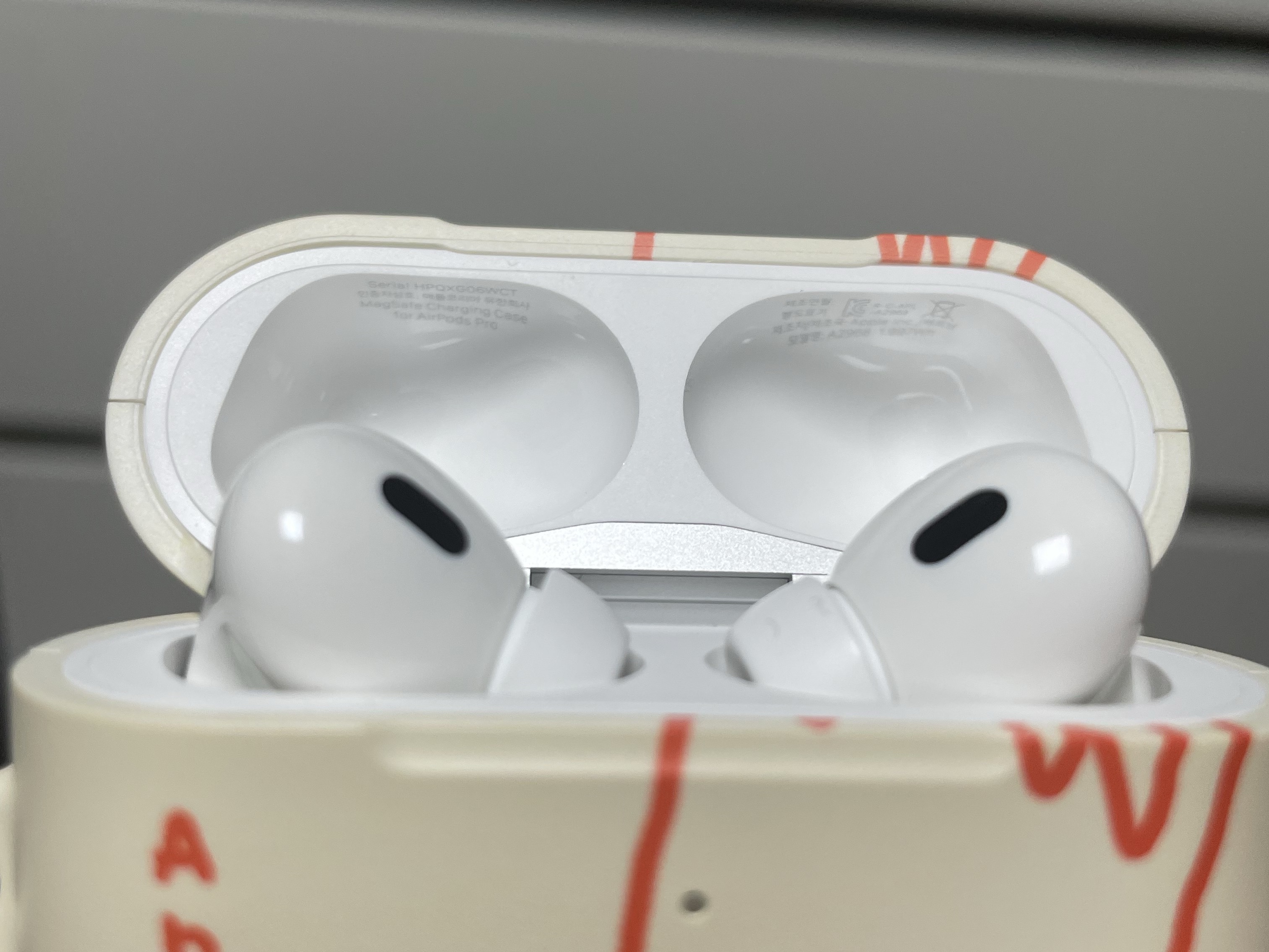 Apple Airpods Pro 2nd Gen with MagSafe Charging Case USB C (Korean Ver.) 착용 스타일