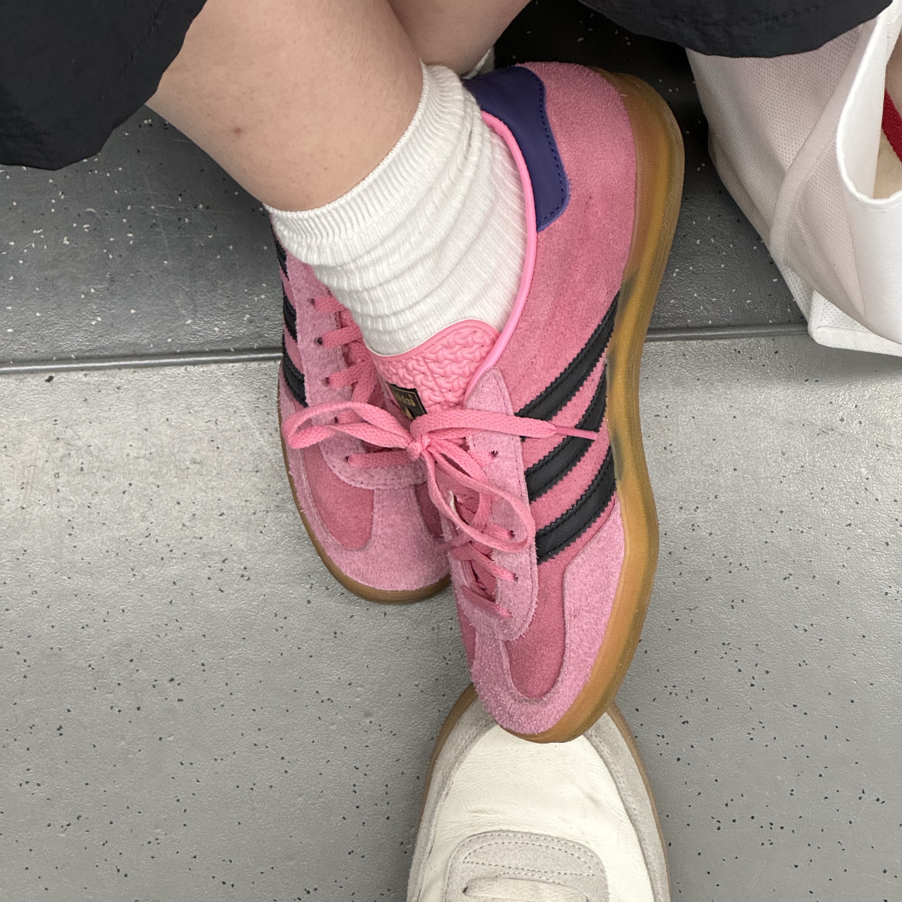 (W) Adidas Gazelle Indoor Bliss Pink 착용 스타일