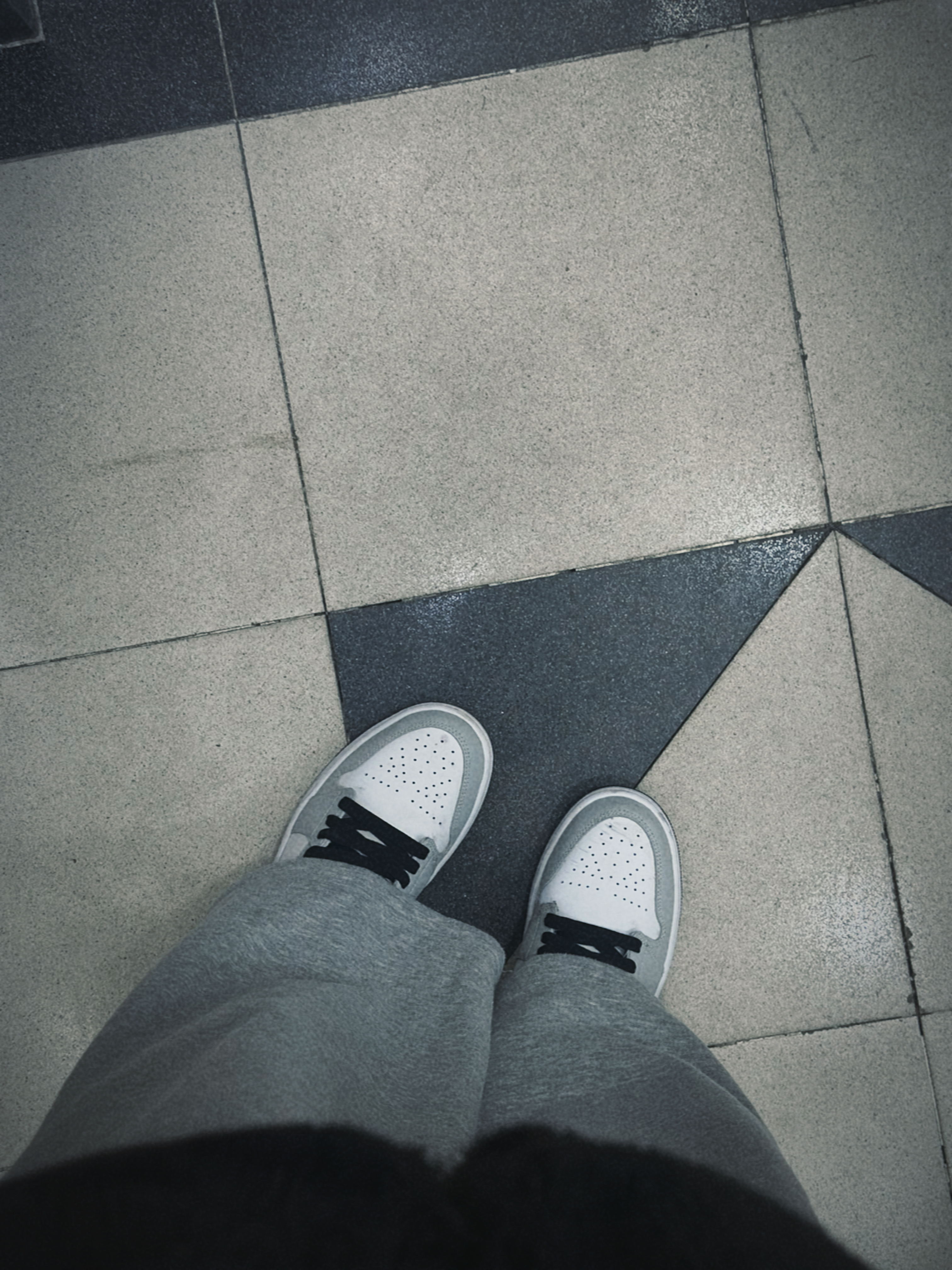 (W) Jordan 1 Mid Grey Fog 착용 스타일 - 1