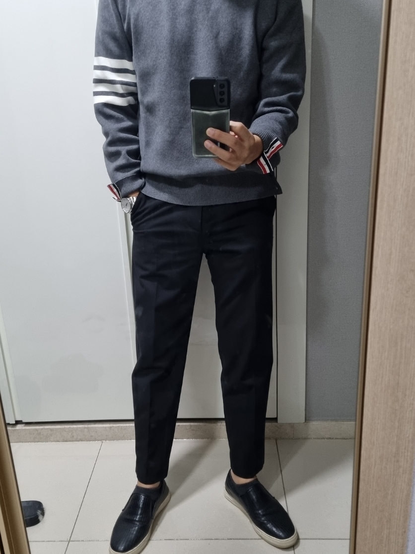 Thom Browne Milano Stitch 4-Bar Crewneck Pullover Knit Medium Grey 착용 스타일