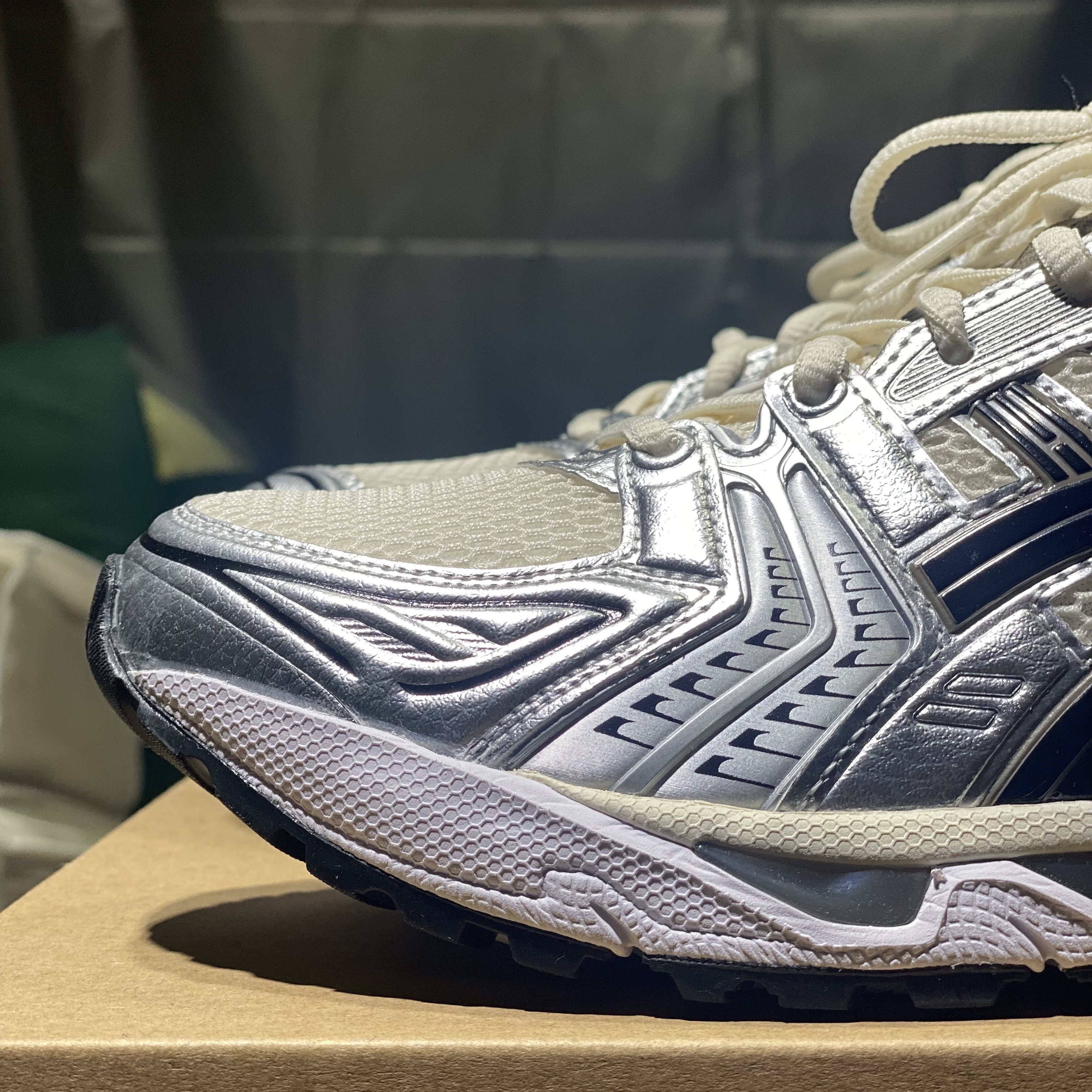Asics Gel-Kayano 14 Cream Black 착용 스타일 - 1