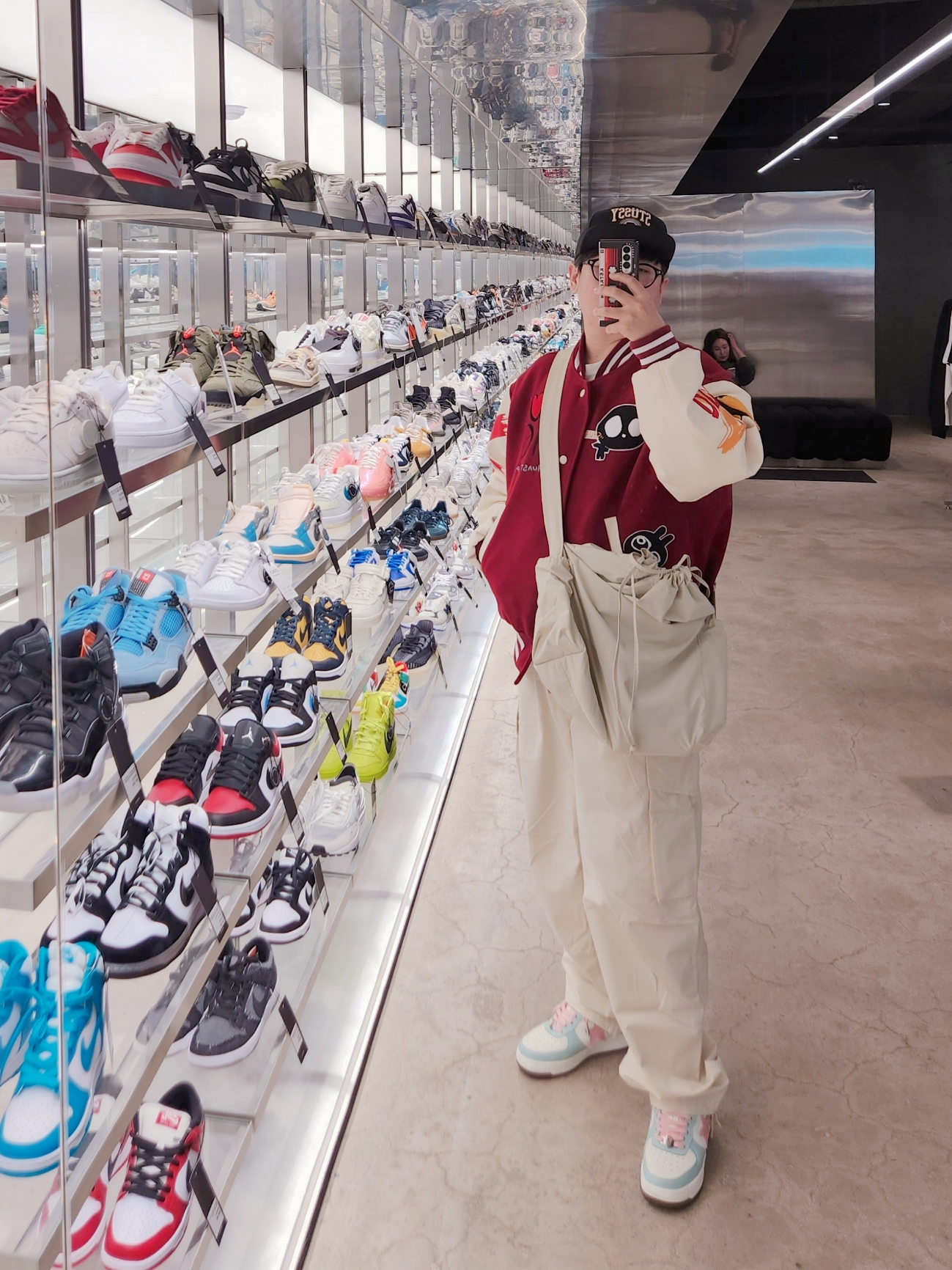 Stussy x Goldie Metalheadz 30 Snapback Black, Uniqlo U Drawstring Shoulder Bag Natural 착용 스타일