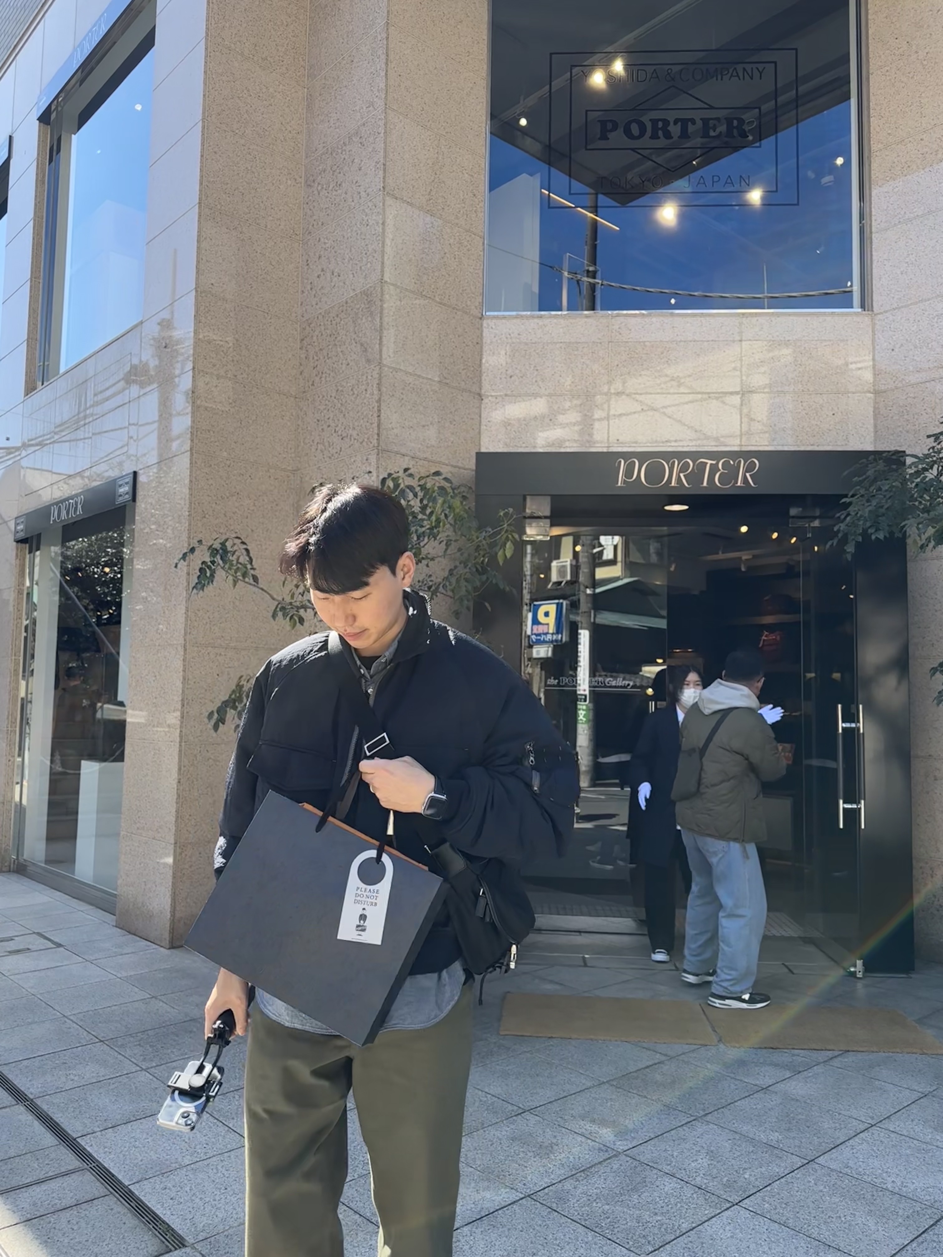Porter Tanker Shoulder Bag S Iron Blue, Porter Tanker Shoulder Bag Black 착용 스타일 - 4