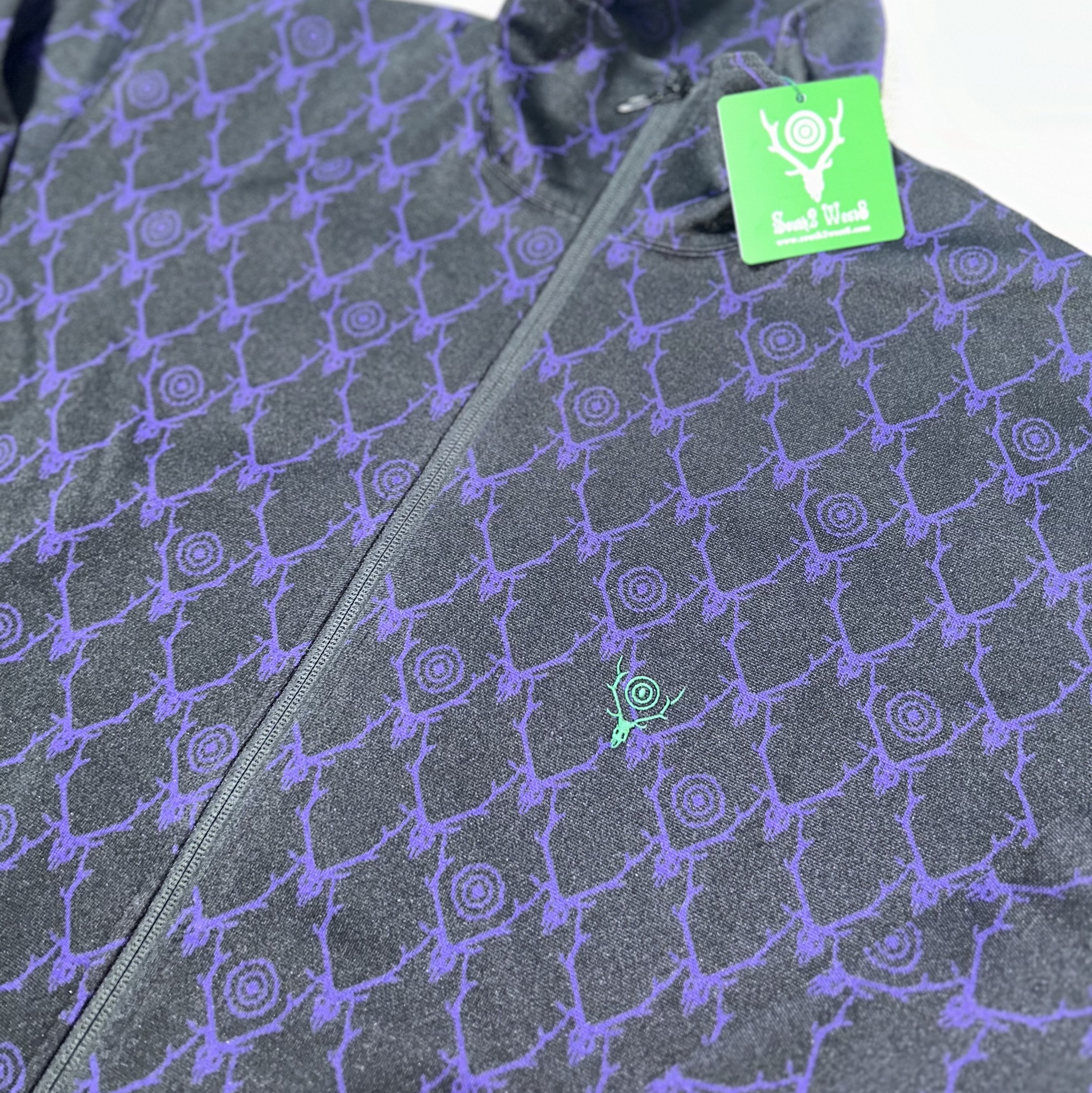 South2 West8 Trainer Jacket Jacquard Skull Target Black 착용 스타일 - 1