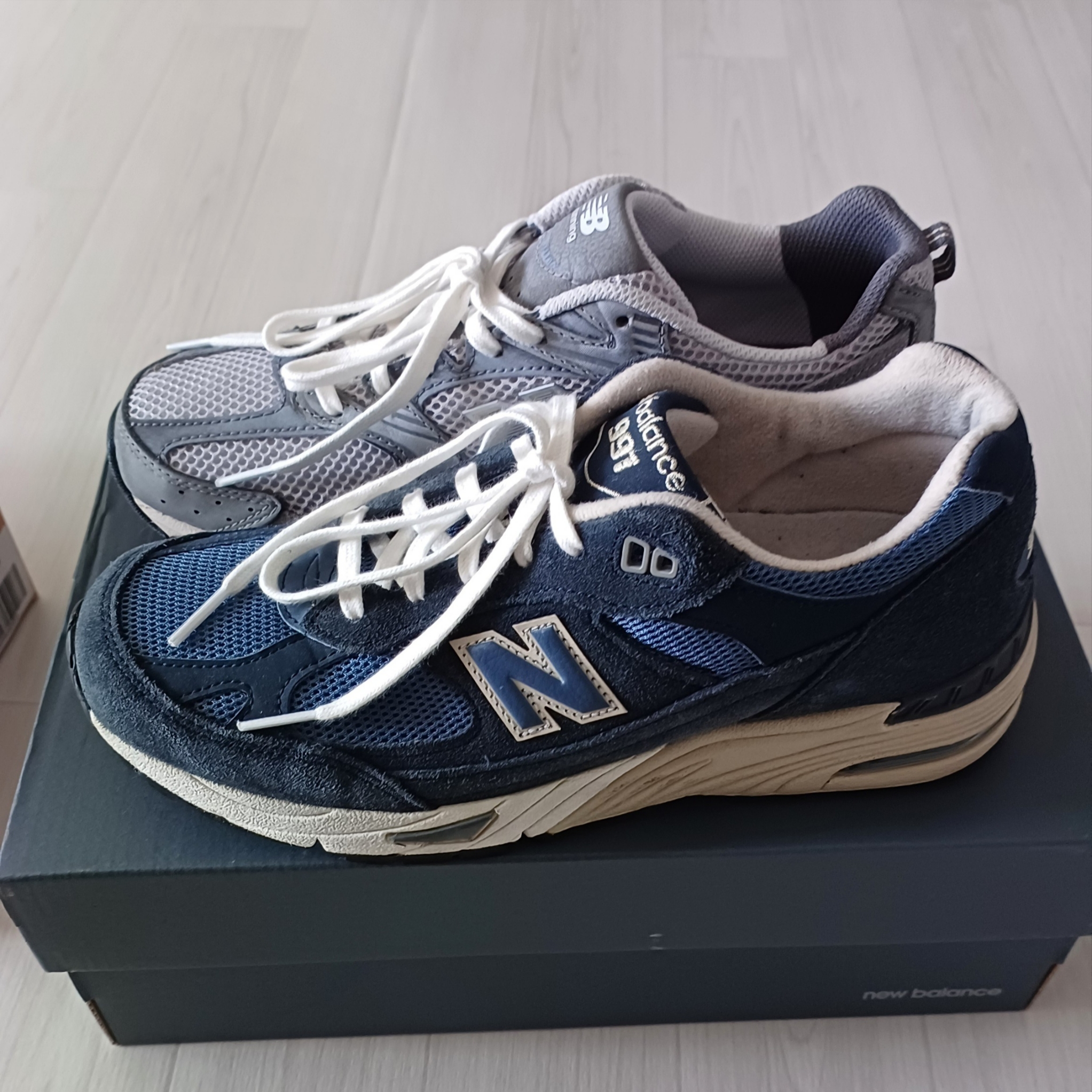 New Balance 530 Premium Vintage Grey Matter 착용 스타일 - 2