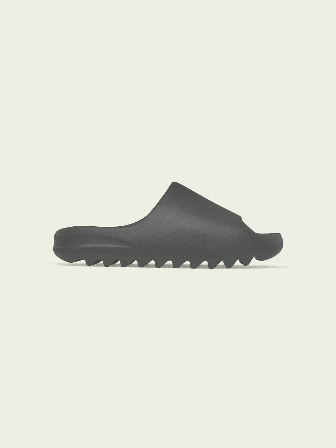 Adidas Yeezy Slide Dark Onyx 2024 착용 스타일 - 7