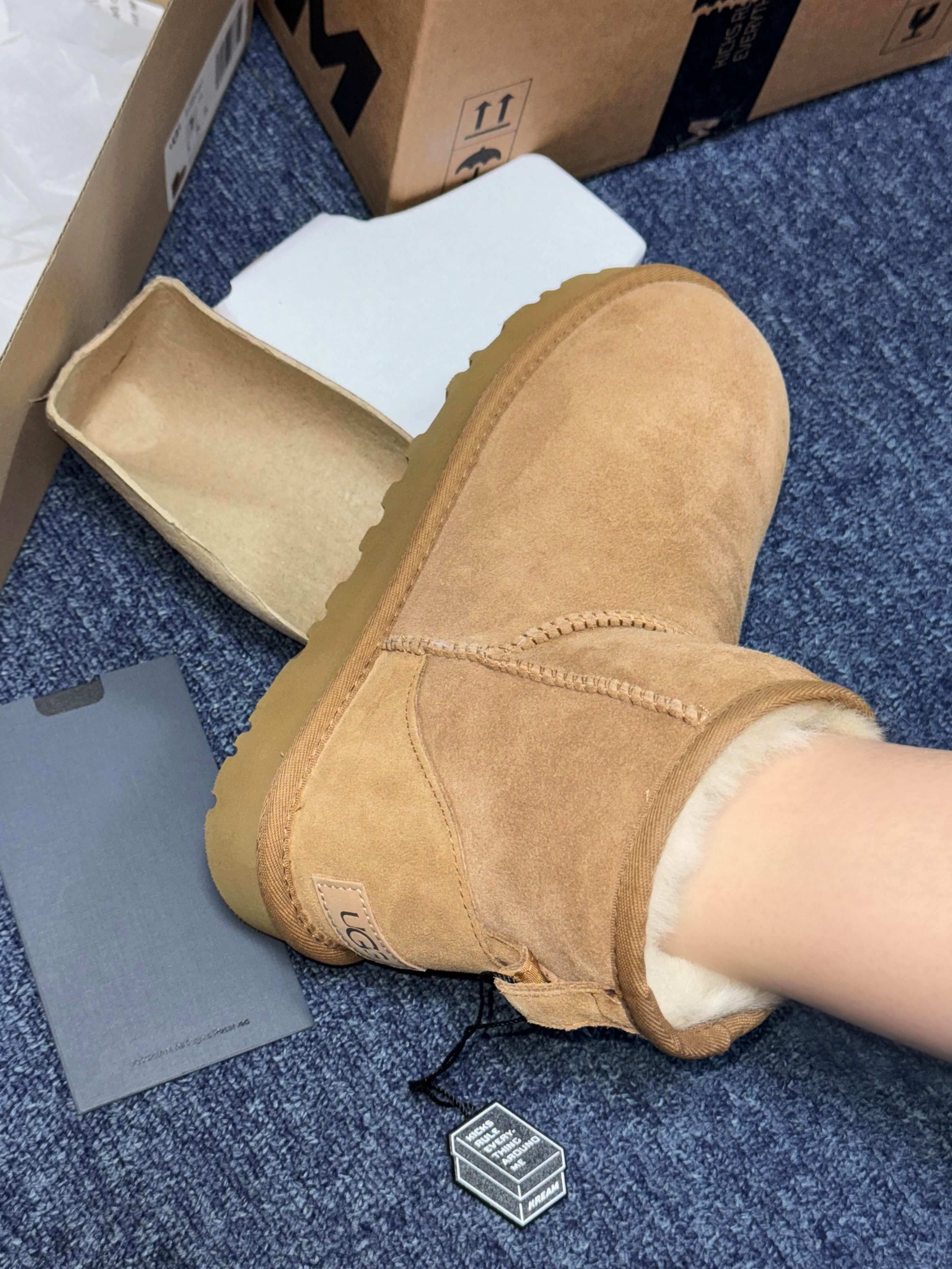 (W) UGG Classic Mini II Boots Chestnut 착용 스타일 - 1