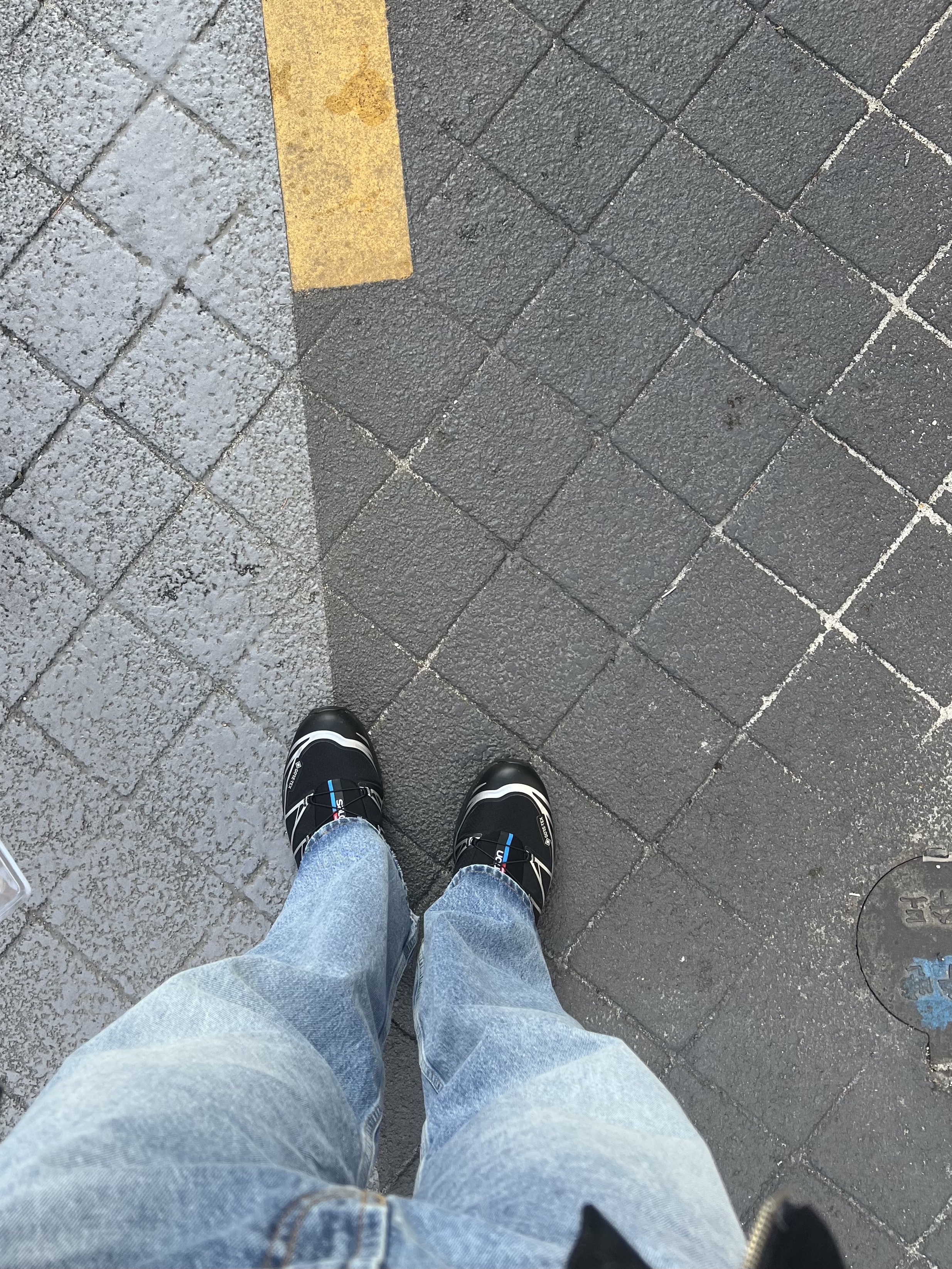 Salomon XT-6 GTX Black Silver 착용 스타일