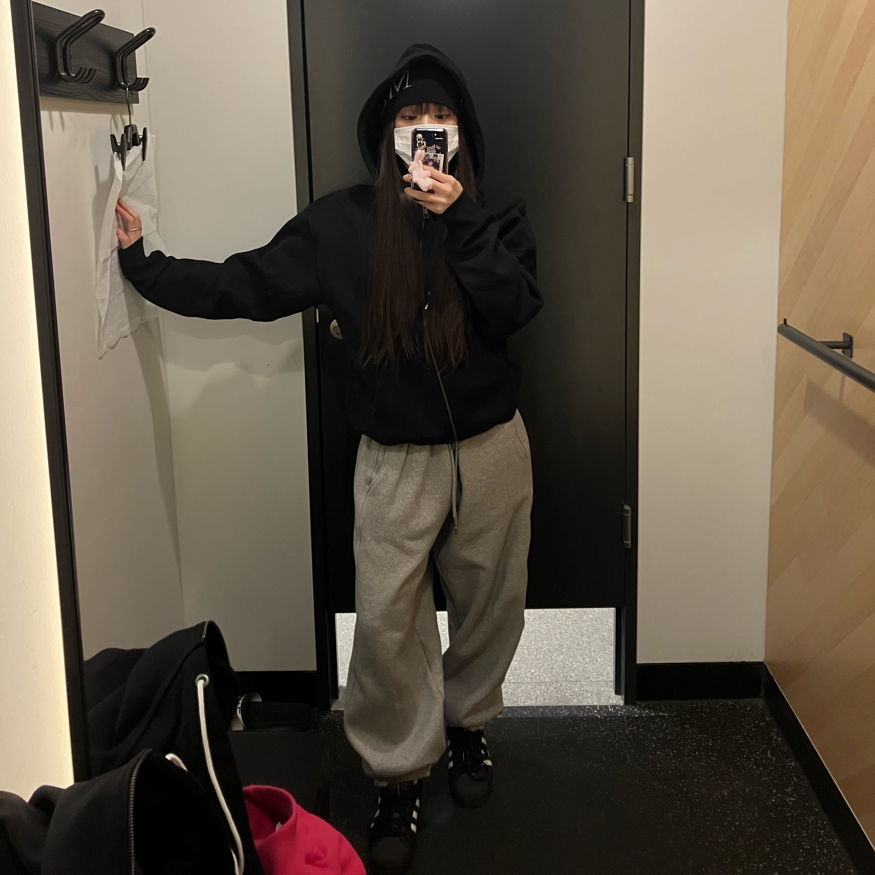Adidas Superstar Core Black White, Nike NRG Solo Swoosh Full Zip Hoodie Black - Asia 착용 스타일