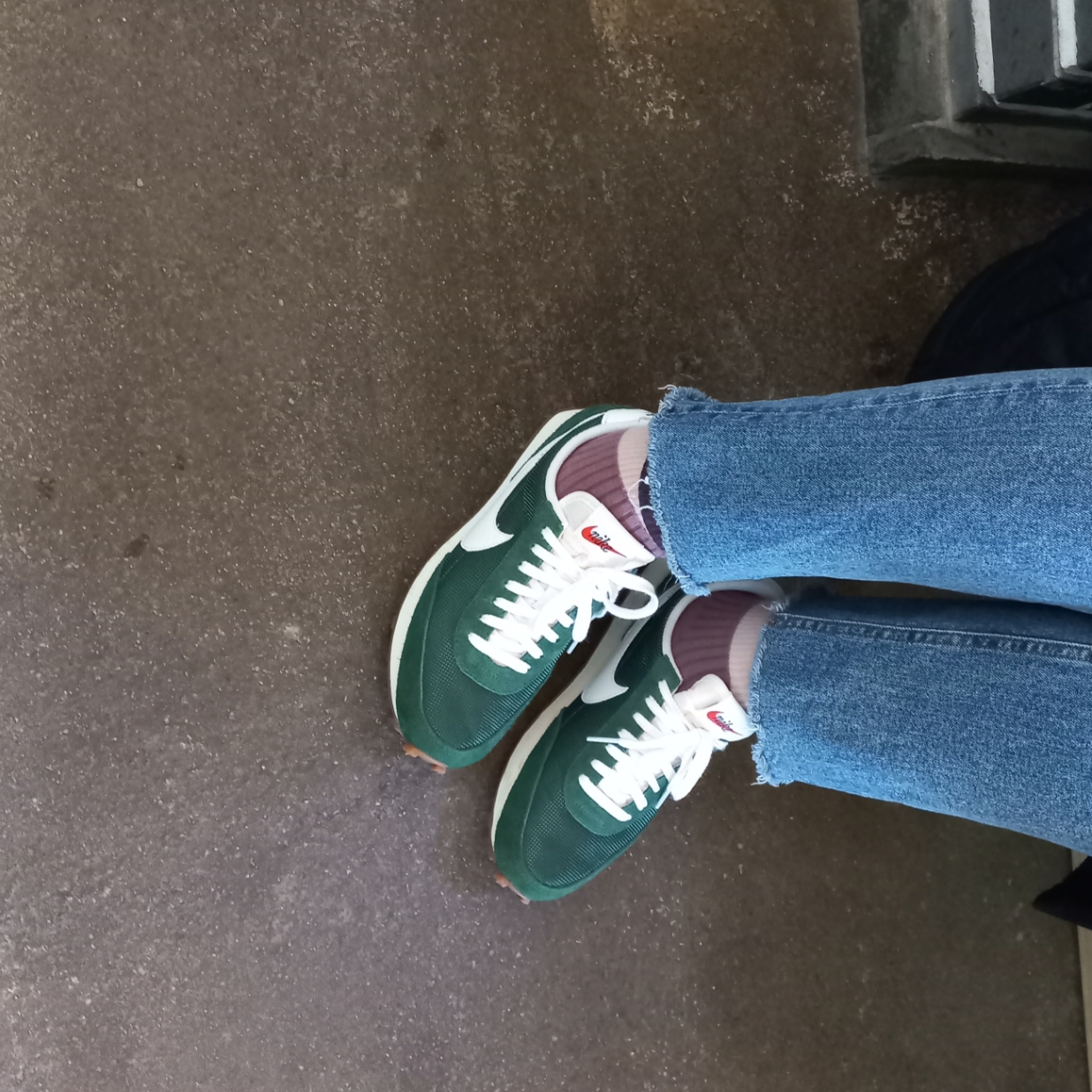 (W) Nike Daybreak Vintage Fir Coconut Milk 착용 스타일 - 4