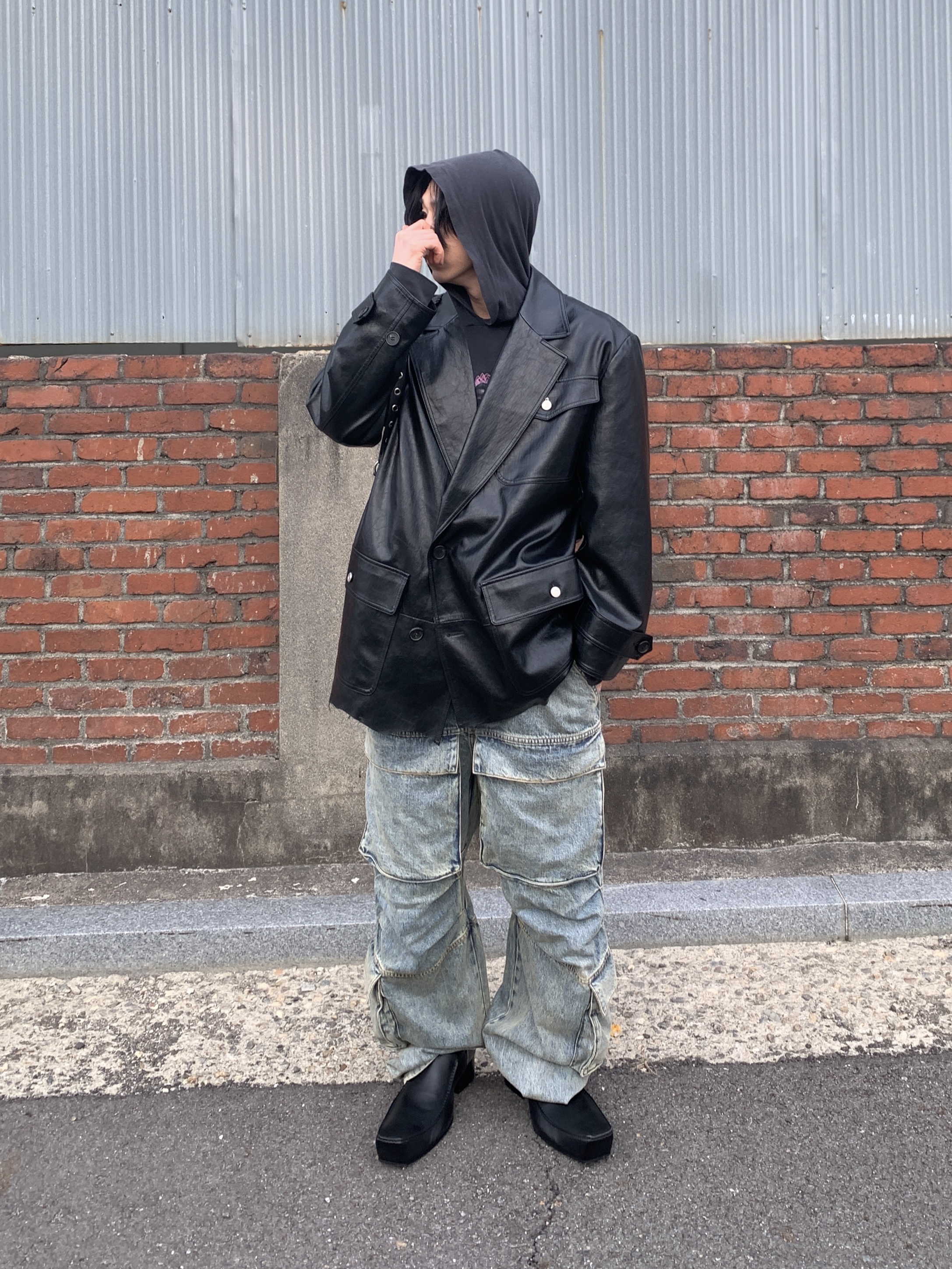 Entire Studios Heavy Denim Cargo Surface Wave, Balenciaga Romeo Mule Black 착용 스타일 - 8