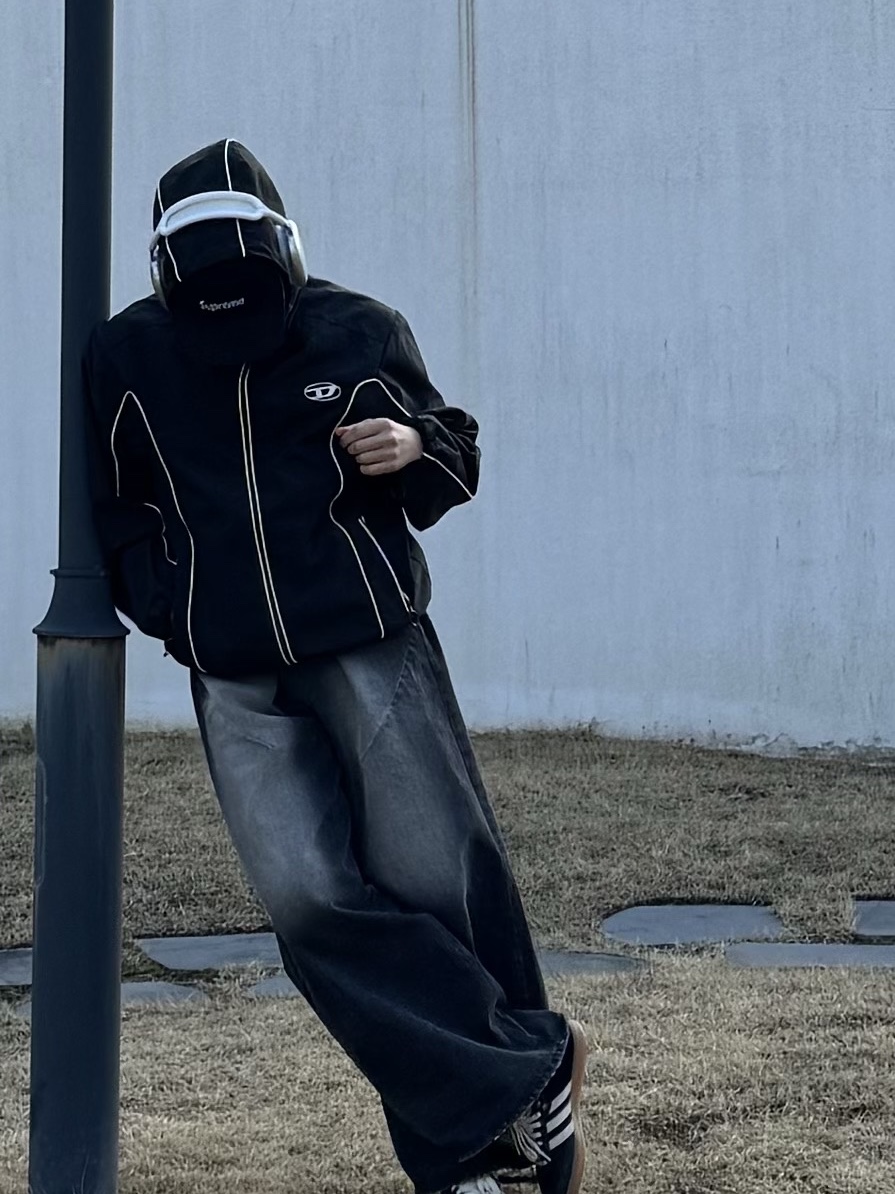 Diesel J-Hives Windbreaker with Contrast Piping Black, Supreme Washed Chino Twill Camp Cap Black 착용 스타일