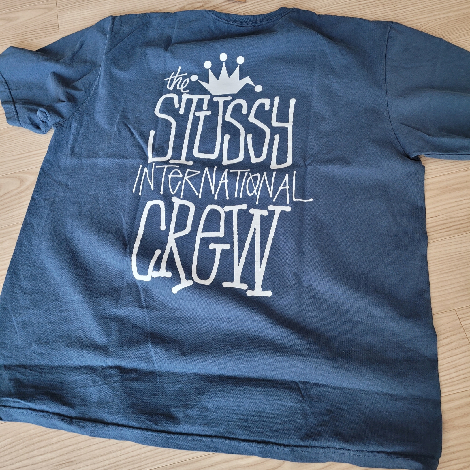 Stussy Crown International Pigment Dyed T-Shirt Navy 착용 스타일