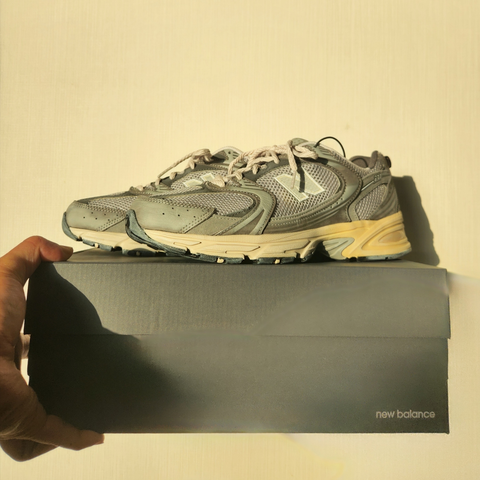 New Balance 530 Premium Vintage Grey Matter 착용 스타일
