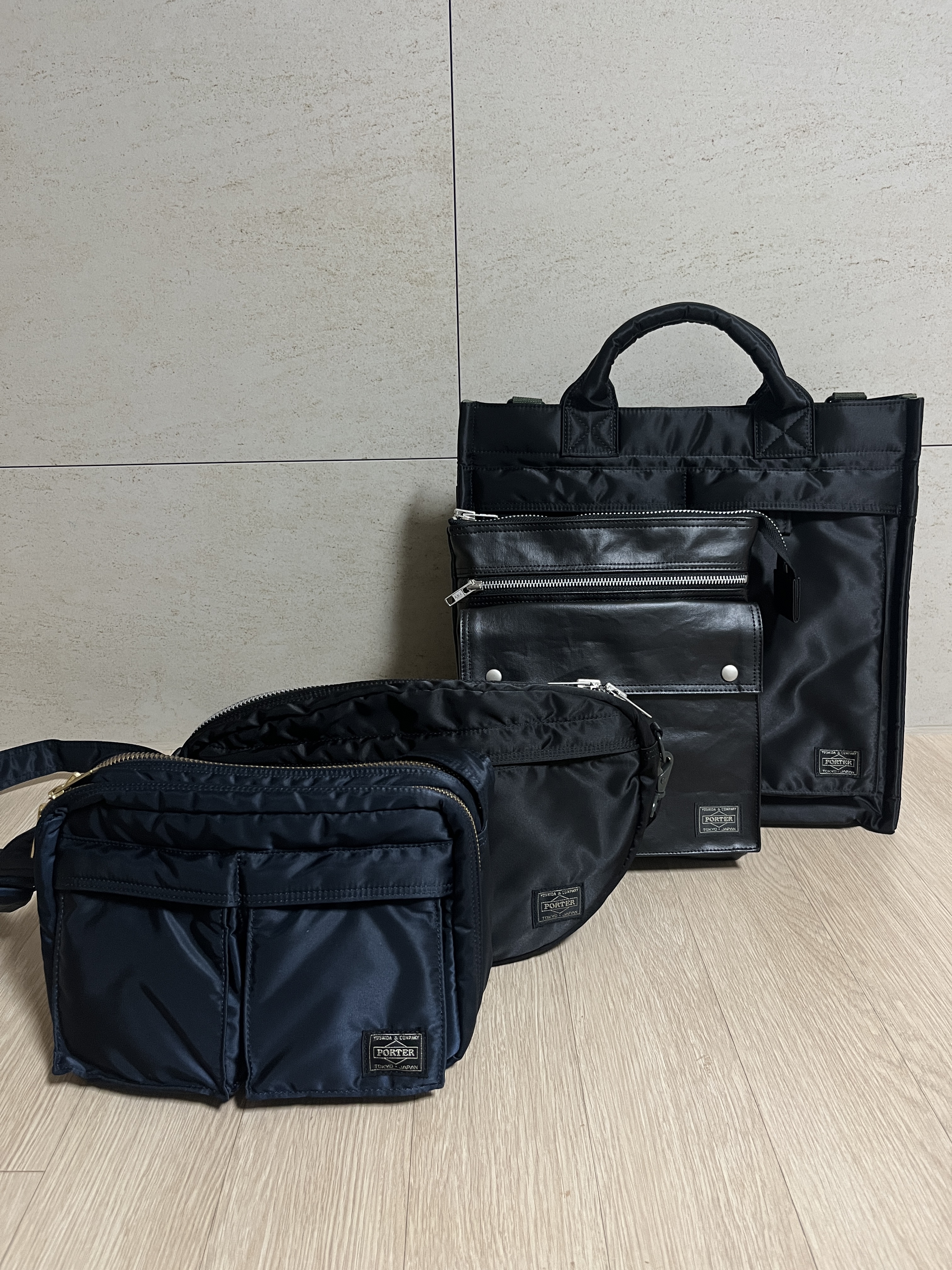 Porter Tanker Shoulder Bag S Iron Blue, Porter Tanker Shoulder Bag Black 착용 스타일 - 1