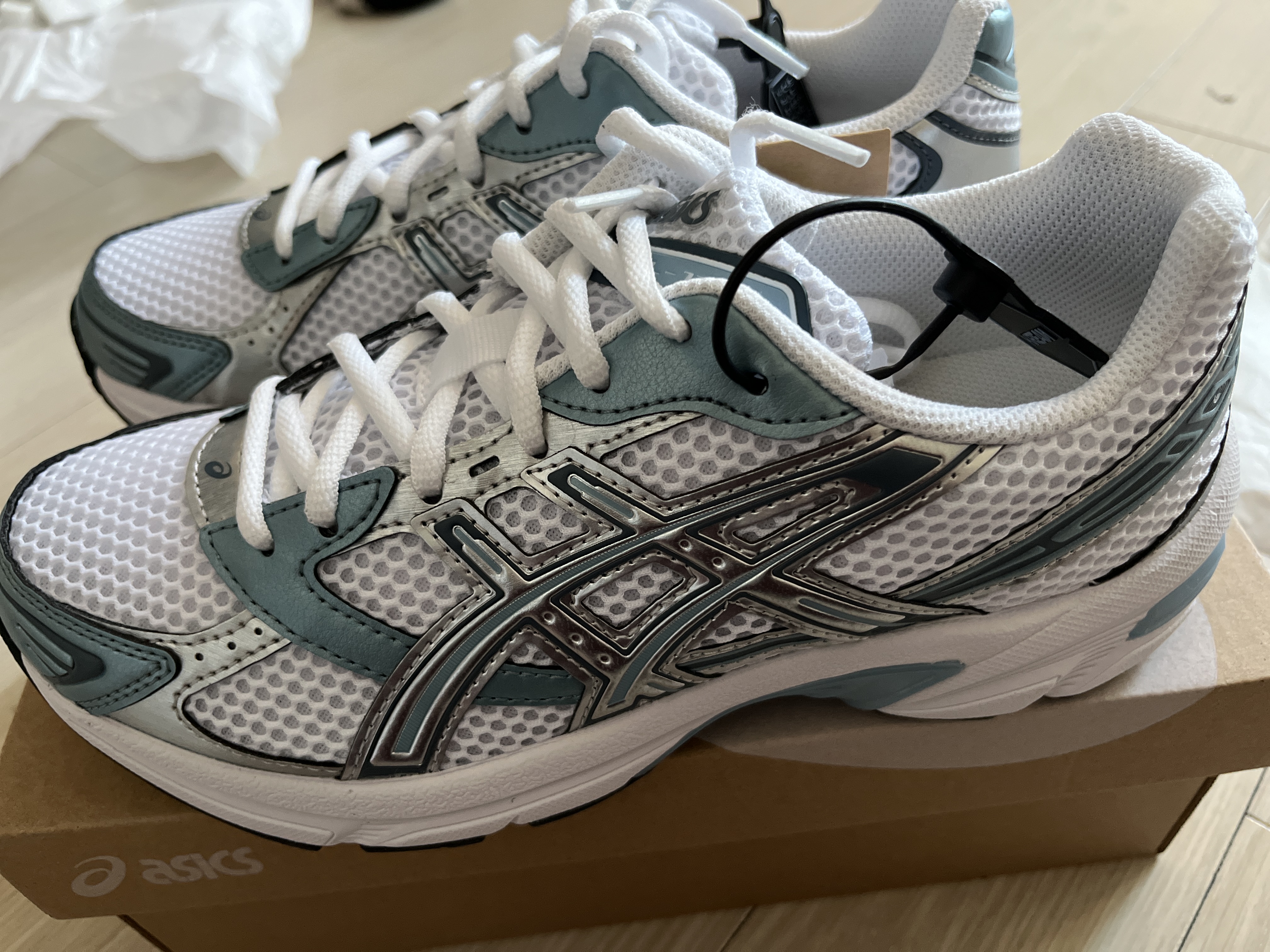 Asics Gel-1130 White Shark Skin 착용 스타일 - 2