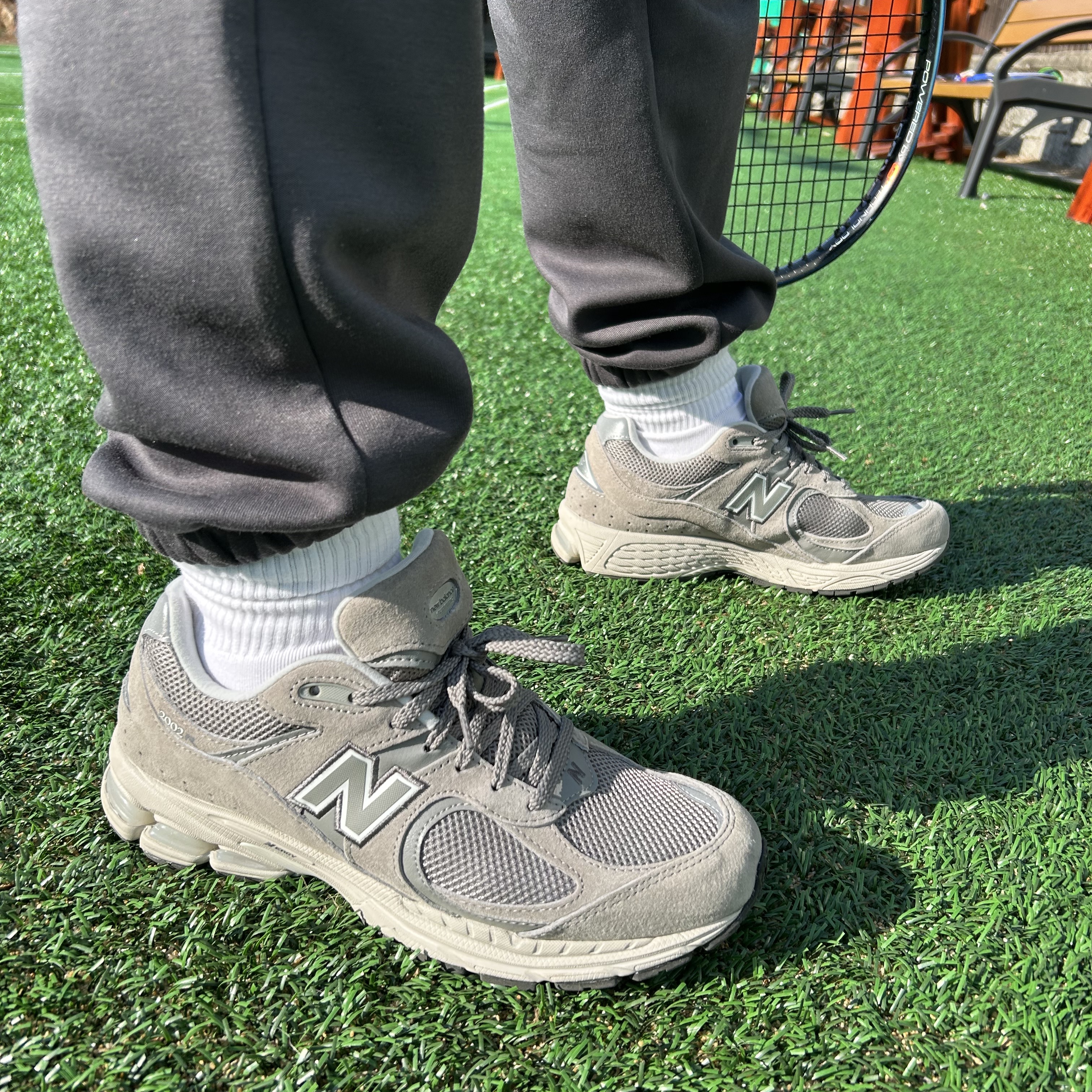 New Balance 2002R Grey 착용 스타일