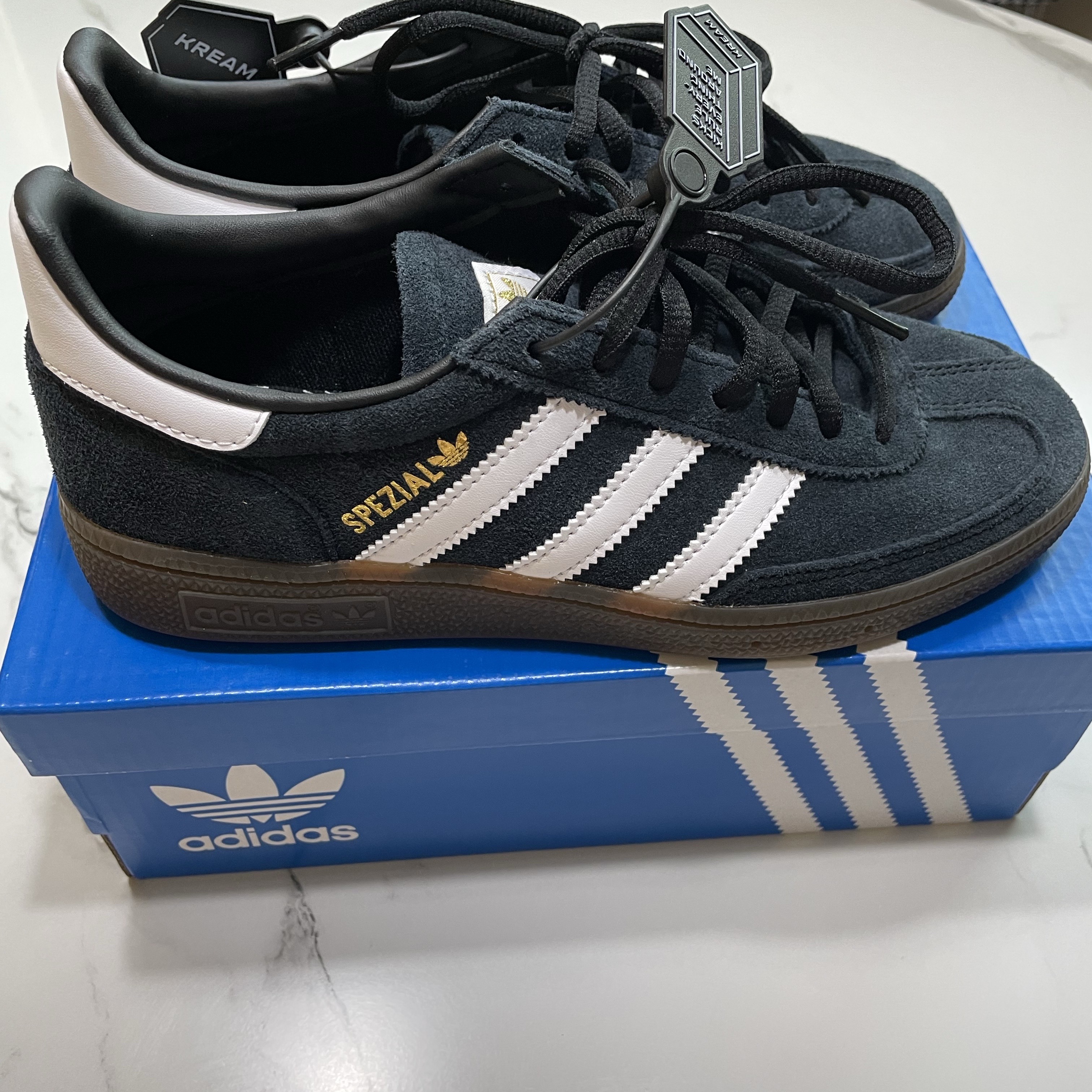 Adidas Spezial Handball Core Black 착용 스타일