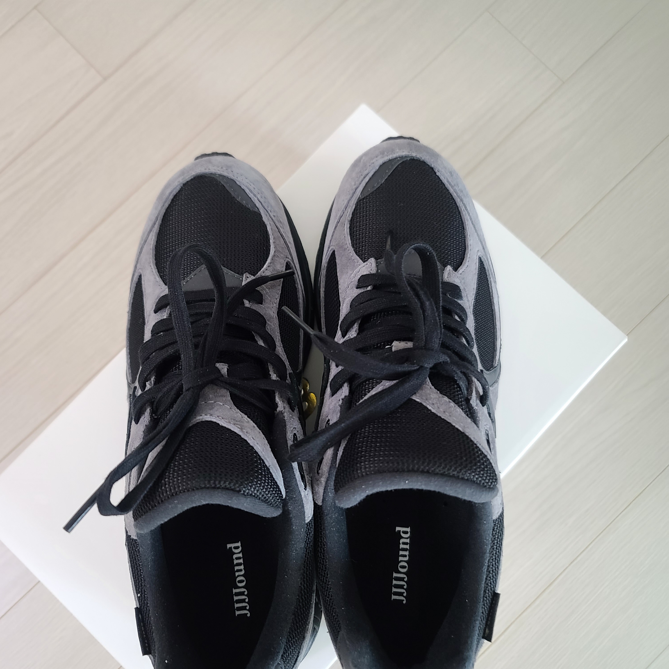 New Balance x JJJJound 2002R Gore-Tex Charcoal 착용 스타일 - 2