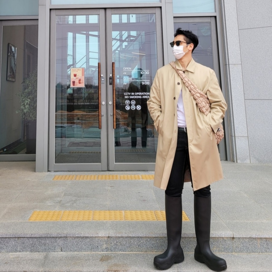 (W) Bottega Veneta Puddle Rubber High Boots Black 착용 스타일