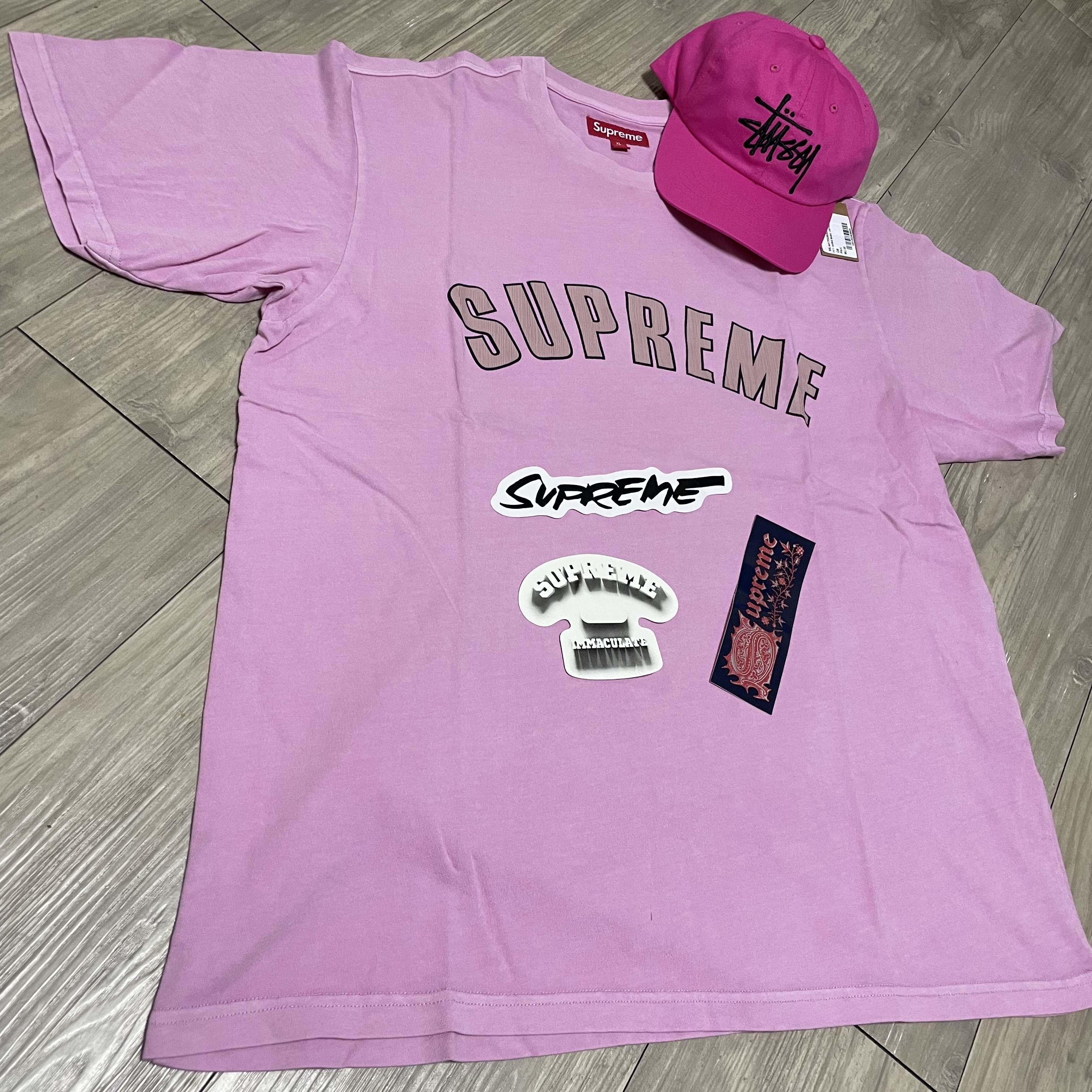 Stussy Low Profile Big Basic Snapback Pink, Supreme Cracked Arc S/S Top Pink - 24SS 착용 스타일 - 2