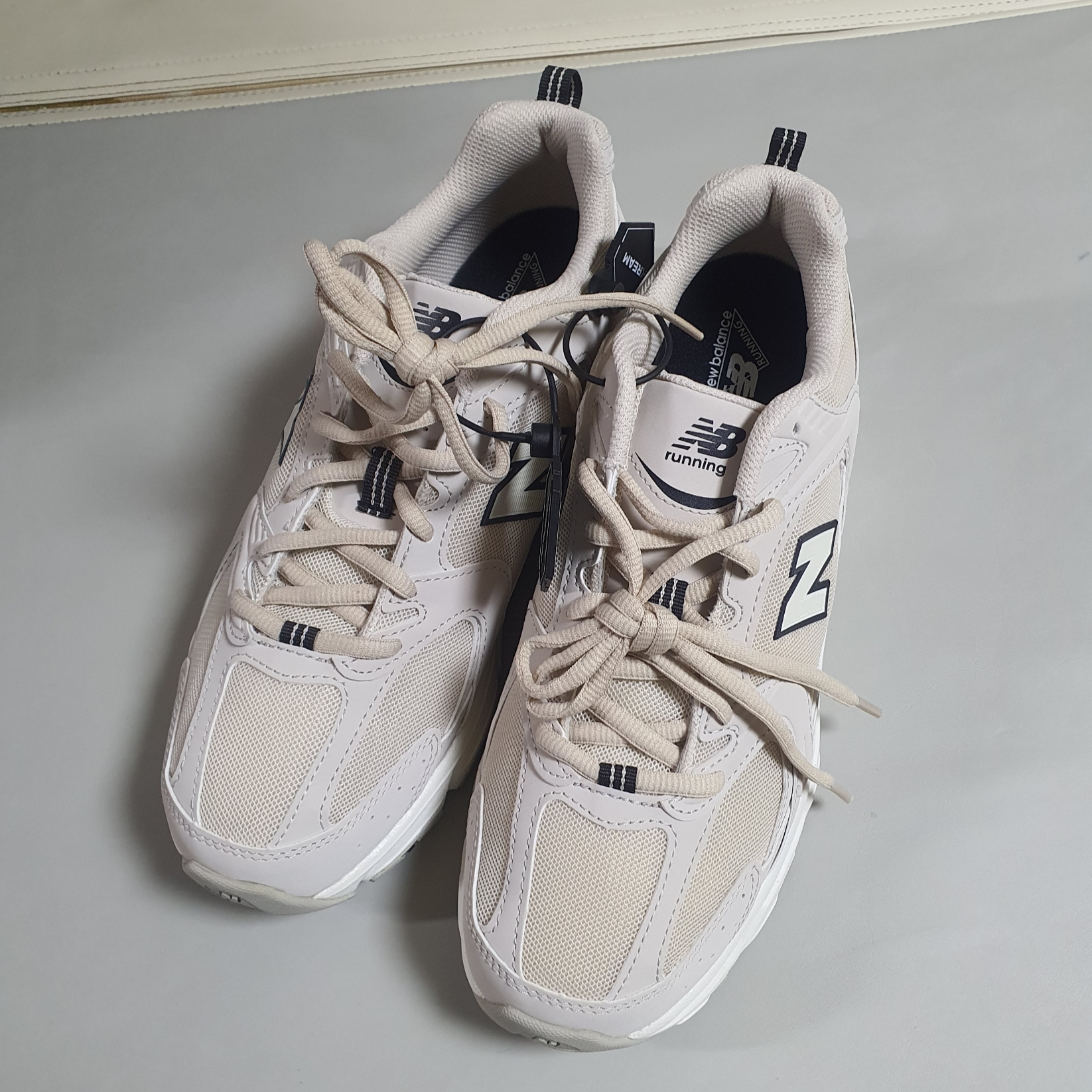 New Balance 530 Ivory 착용 스타일 - 1