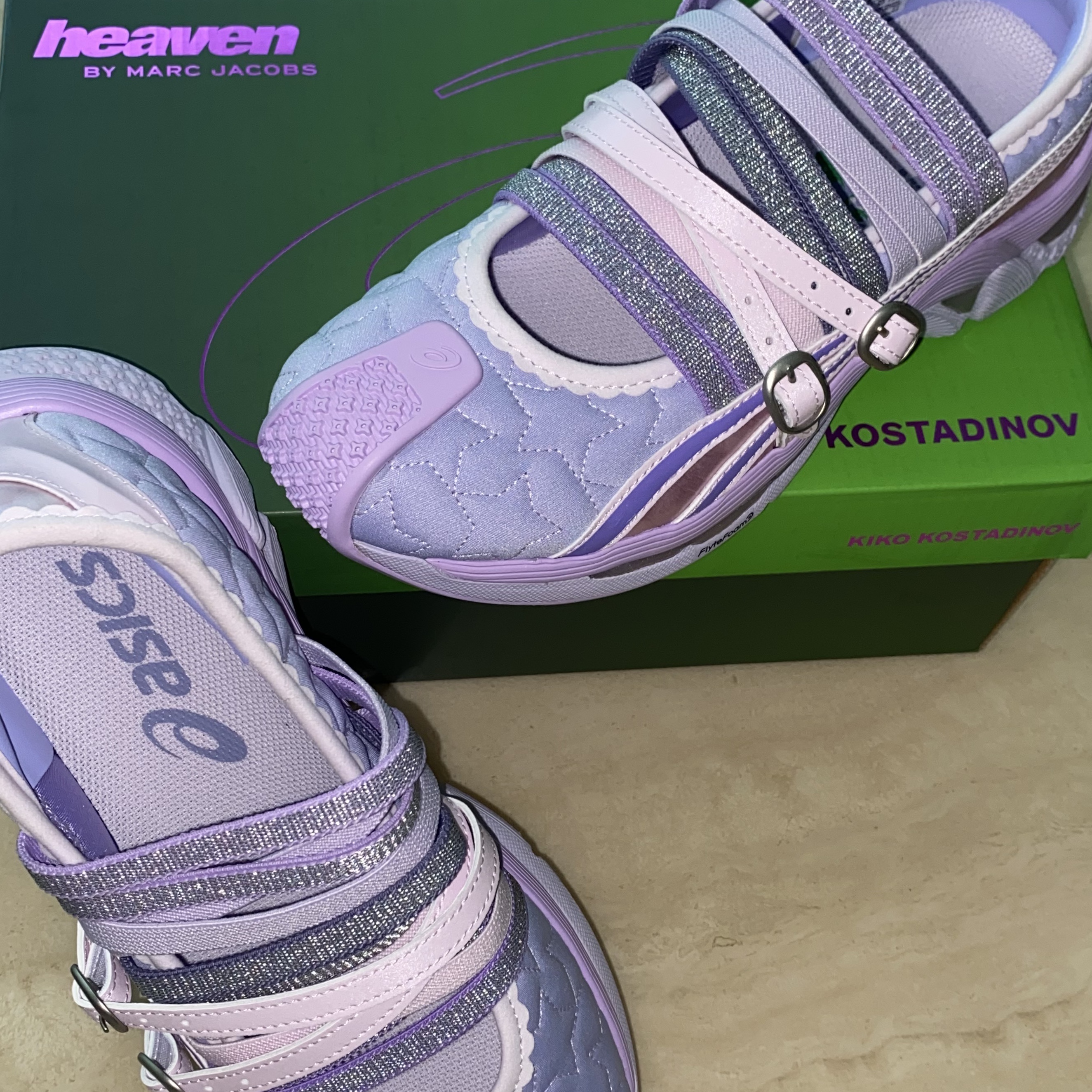 (W) Asics x Kiko Kostadinov x Heaven by Marc Jacobs Gel-Lokros Vapor Cosmos 착용 스타일 - 3