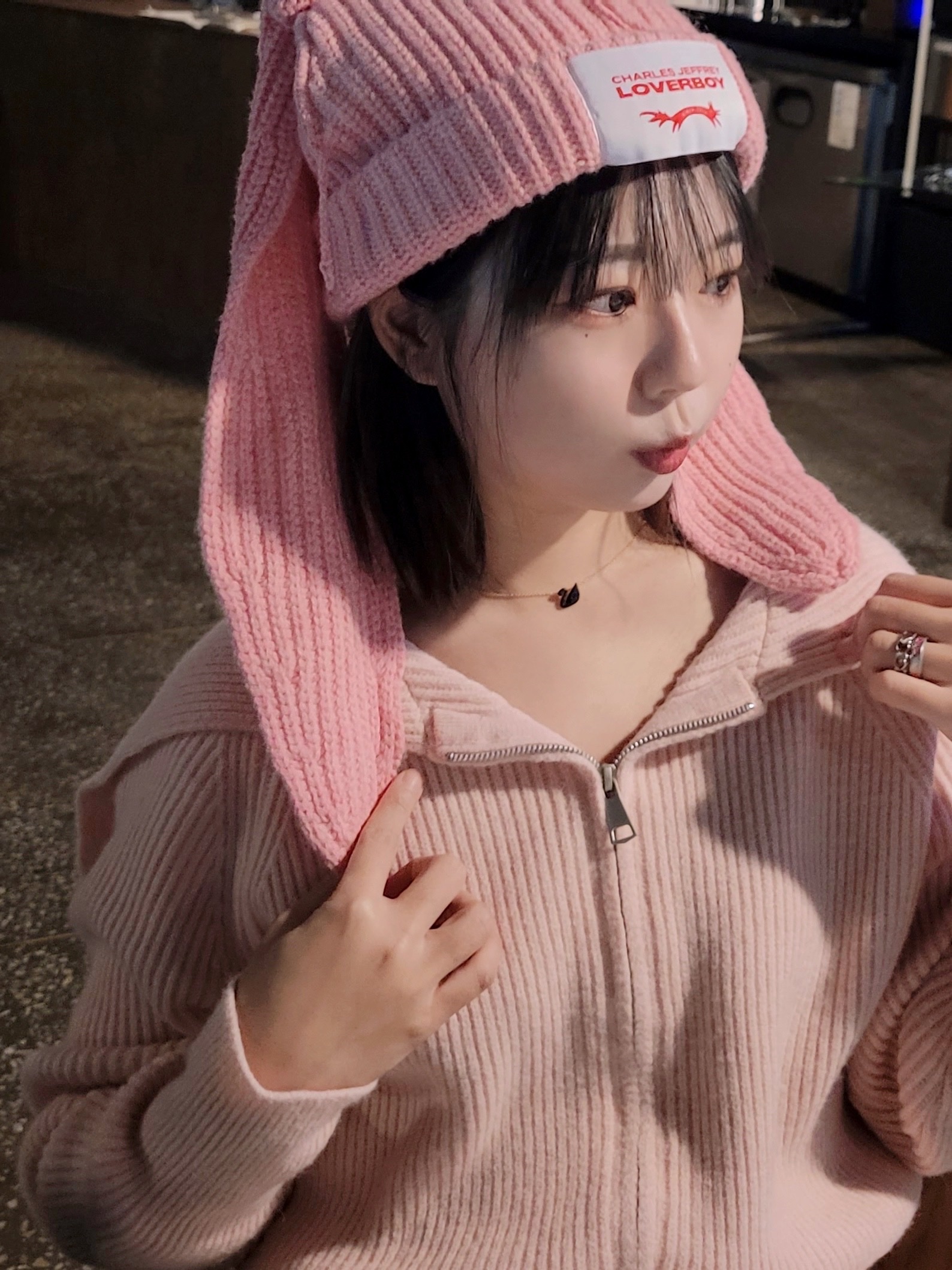 Charles Jeffrey Loverboy Chunky Rabbit Beanie Pink 착용 스타일 - 2