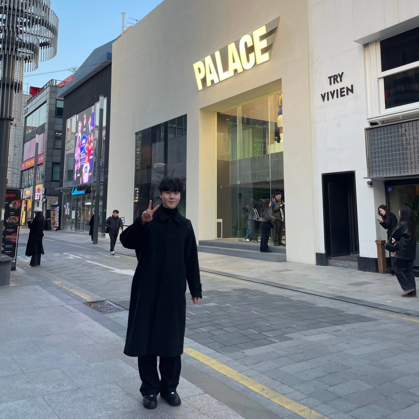 Prada Re-Nylon Medium Backpack Black, Fragment x Pokemon INN Thunderbolt Project TBP Mascot Key Ring Fushigidane Black 착용 스타일 - 2