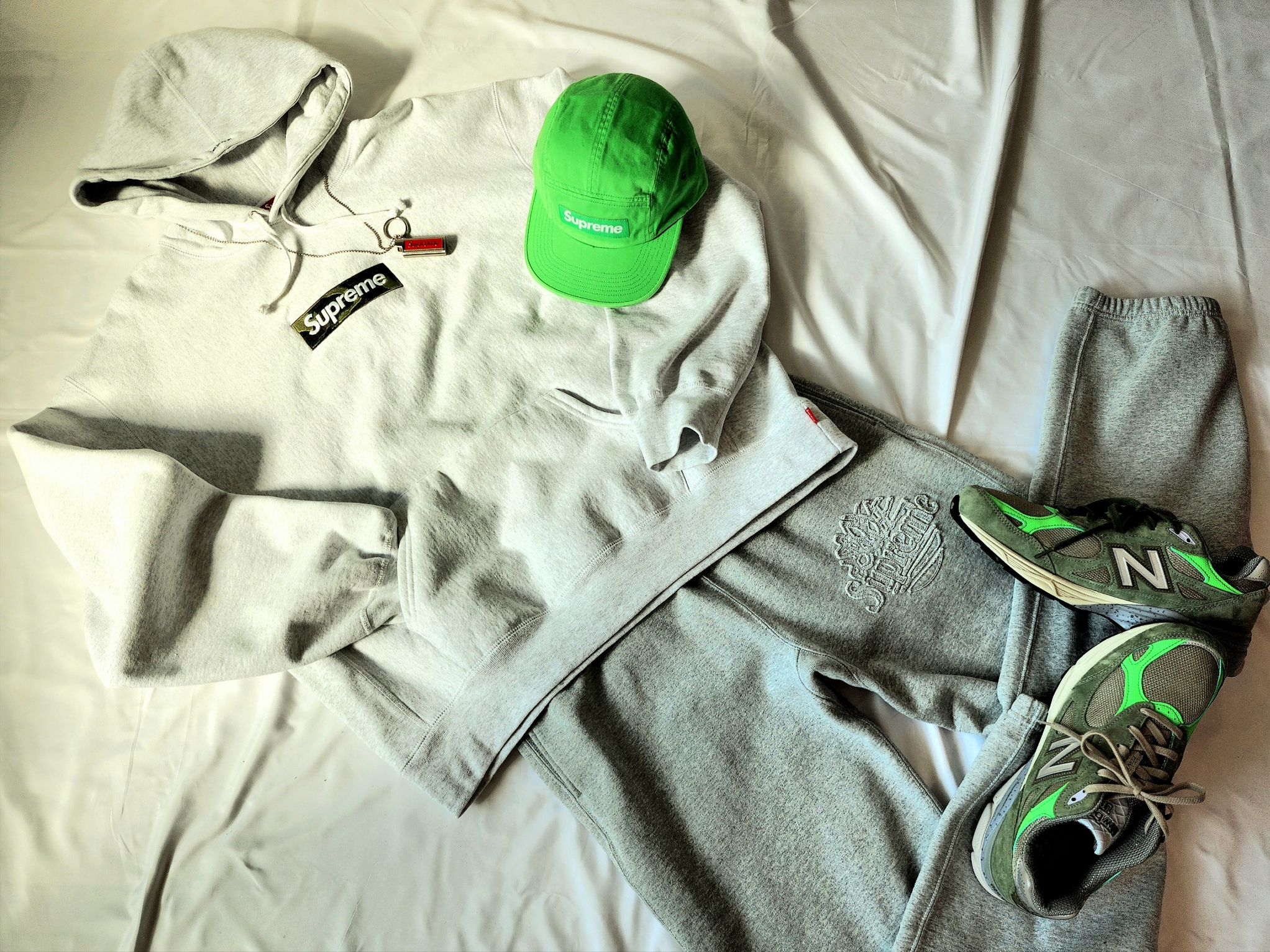 Supreme Washed Chino Twill Camp Cap Green - 24SS, New Balance x Patta 990v3 Made in USA Olive 착용 스타일 - 7