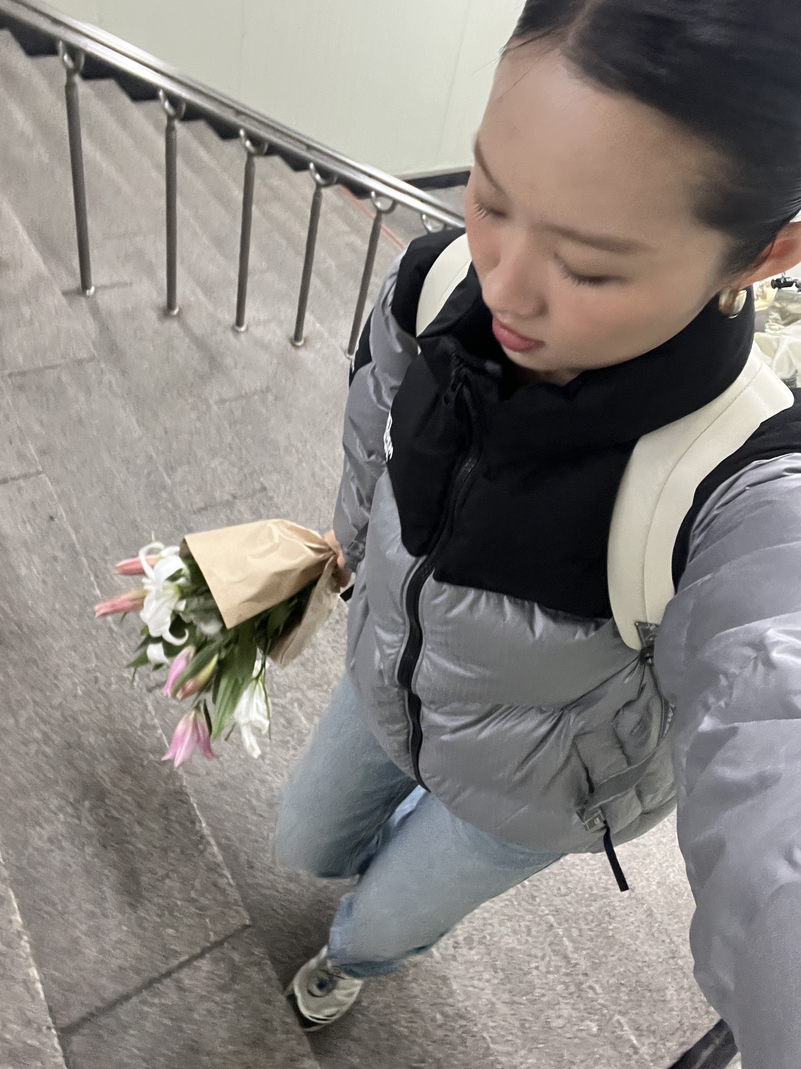Salomon XT-6 Lunar Rock Dark Sapphire, And Wander Sil Daypack Off White 착용 스타일