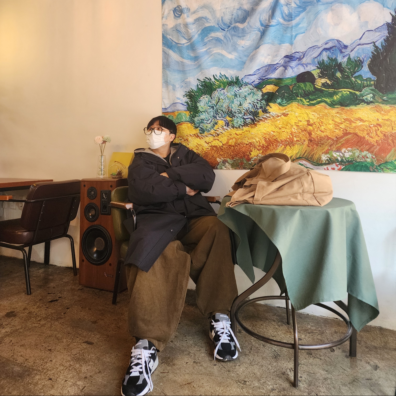 New Balance 992 Made in USA Black Grey, Ballute Nomad Hoodie Long Parka Dark Navy 착용 스타일 - 3