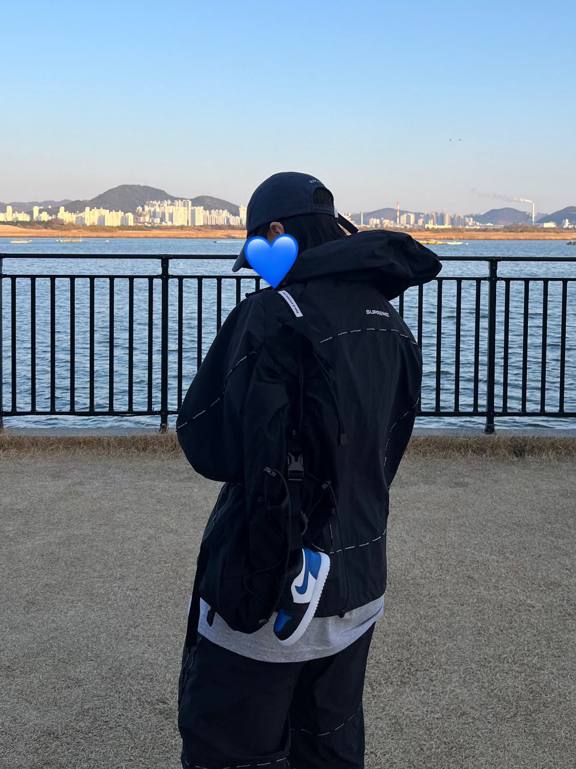 Emis New Logo Emis Cap Navy, Supreme Logo Piping Hooded Track Jacket Black - 23FW 착용 스타일