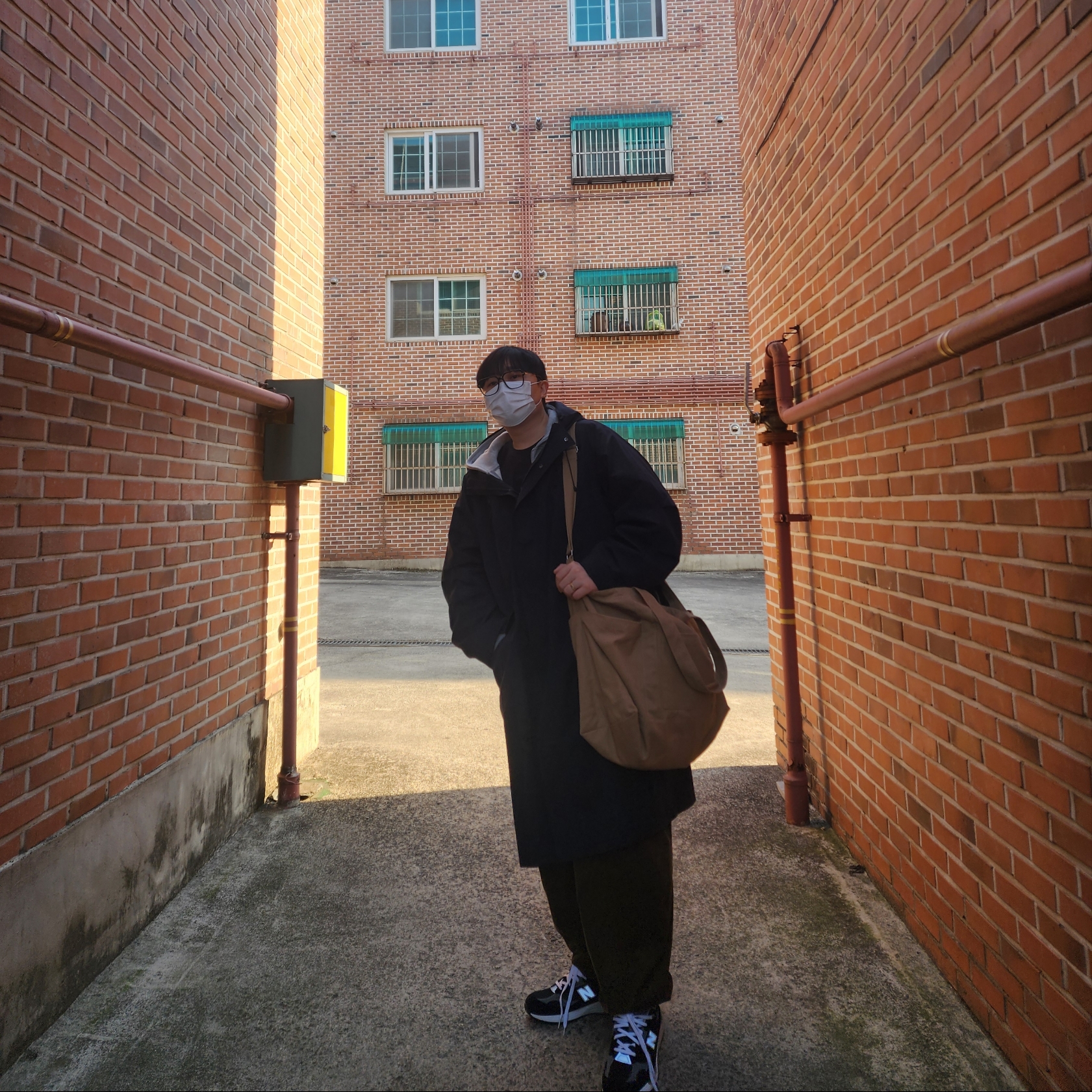 New Balance 992 Made in USA Black Grey, Ballute Nomad Hoodie Long Parka Dark Navy 착용 스타일 - 2