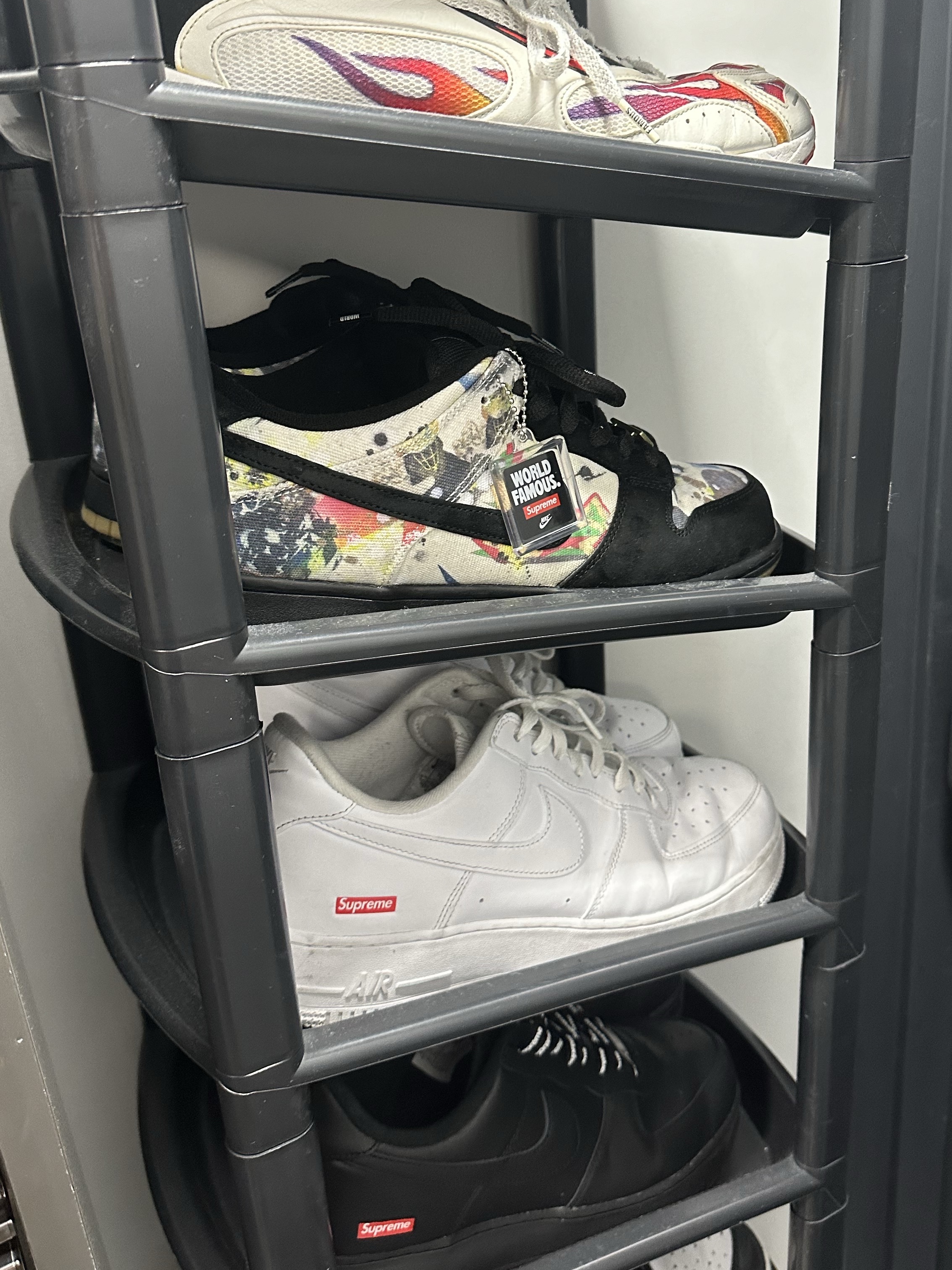 Nike x Supreme Air Force 1 Low White, Nike x Supreme Air Force 1 Low Black 착용 스타일