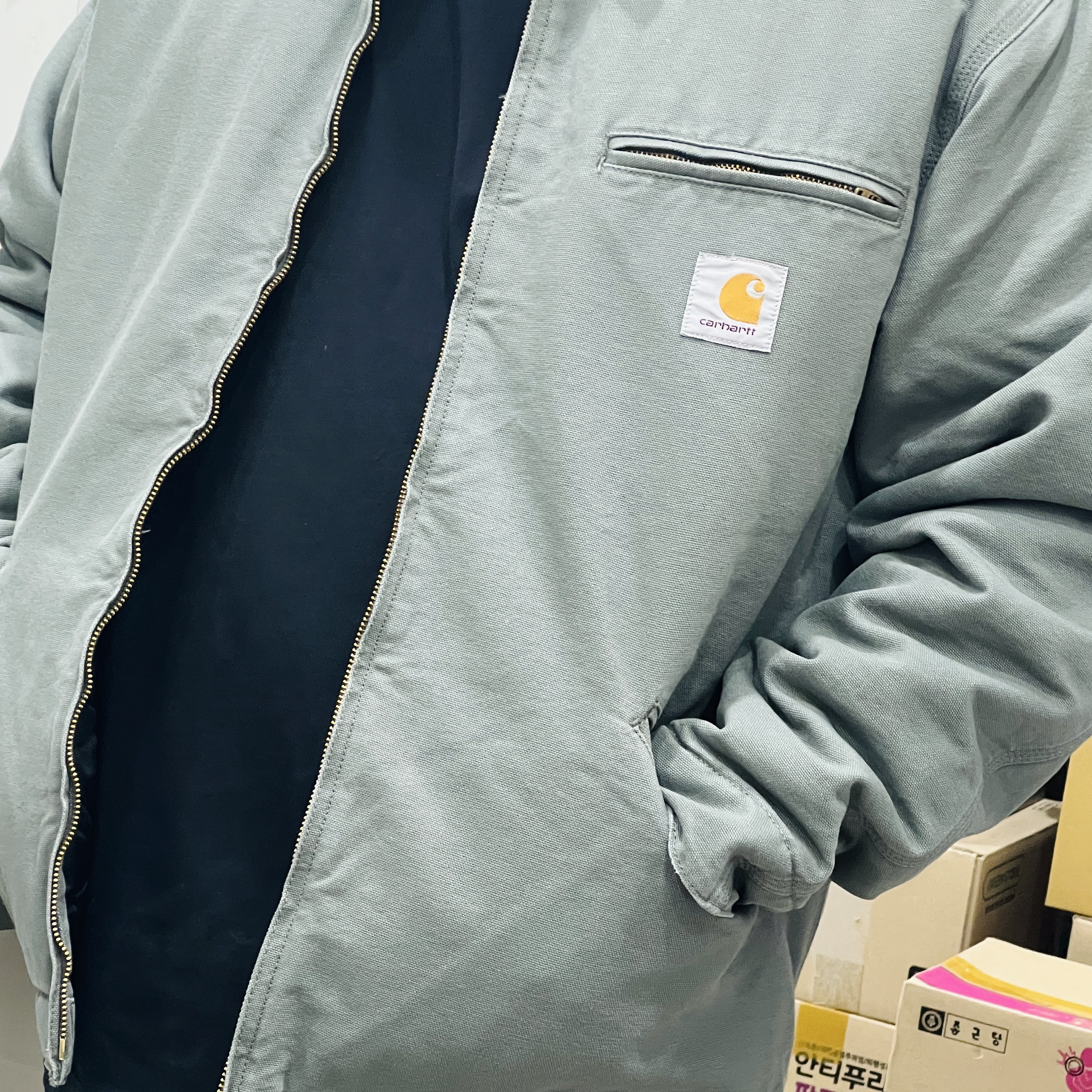 Carhartt WIP Organic Cotton Dearborn Canvas OG Detroit Jacket Smoke Green Aged Canvas - Winter 착용 스타일