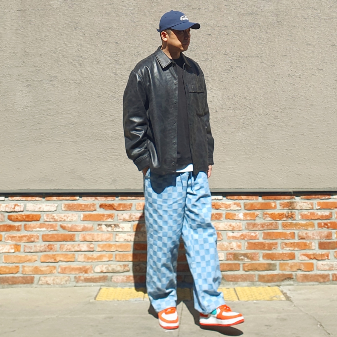Nike Air Force 1 '07 LV8 Athletic Club Rush Orange Washed Teal, Emis New Logo Emis Cap Navy 착용 스타일 - 3