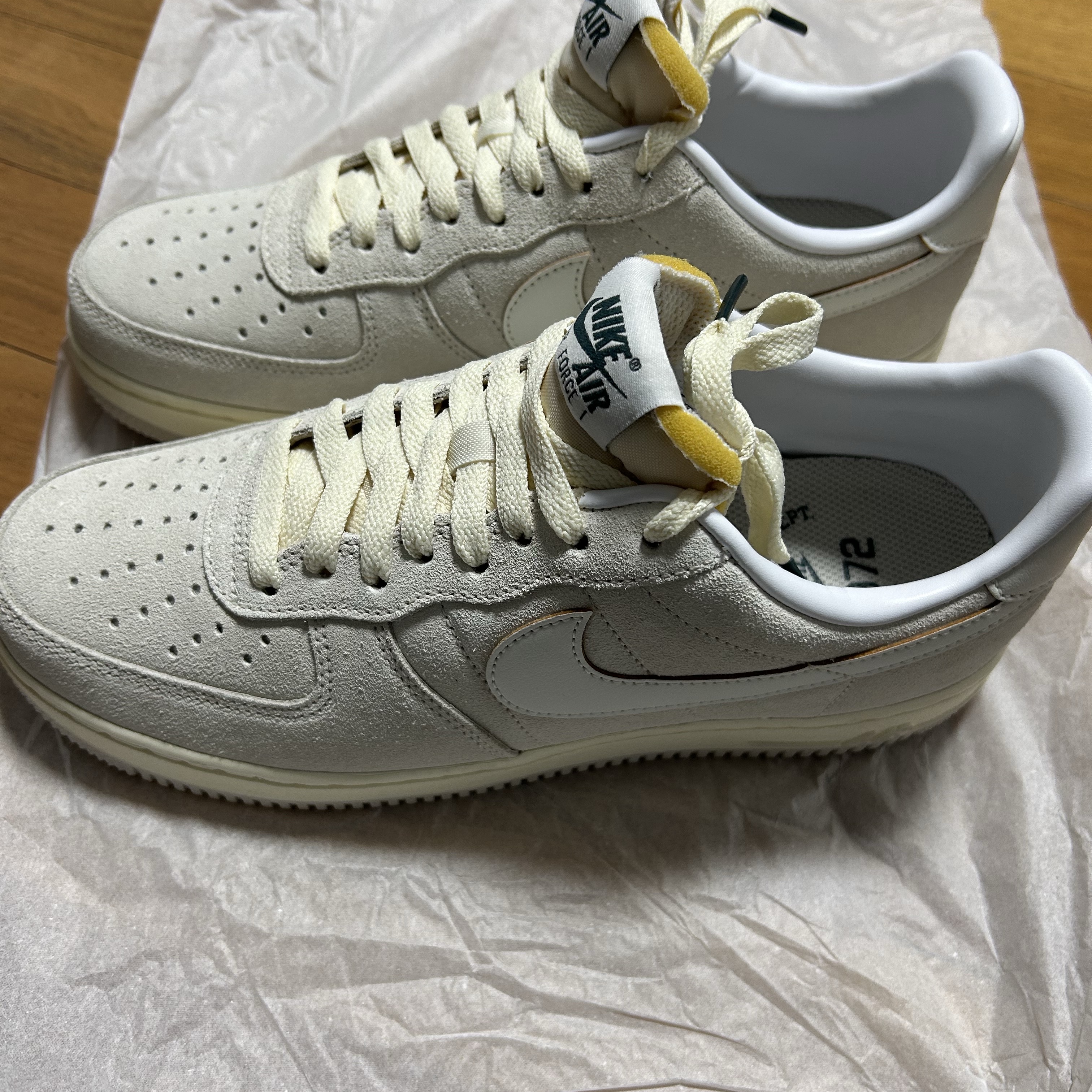 Nike Air Force 1 '07 Light Orewood Brown 착용 스타일 - 2