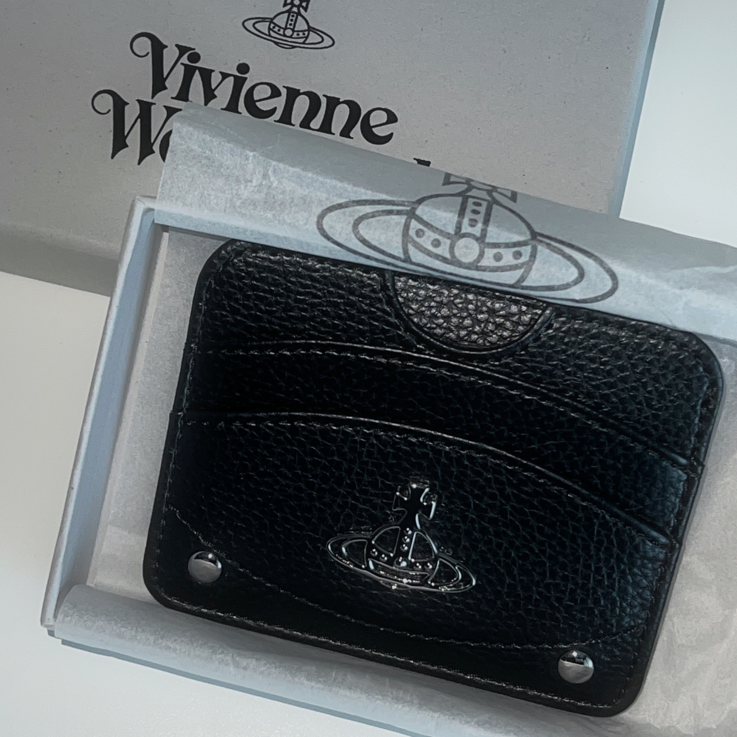 Vivienne Westwood Re-Vegan Grain Half Moon Card Holder Black 착용 스타일