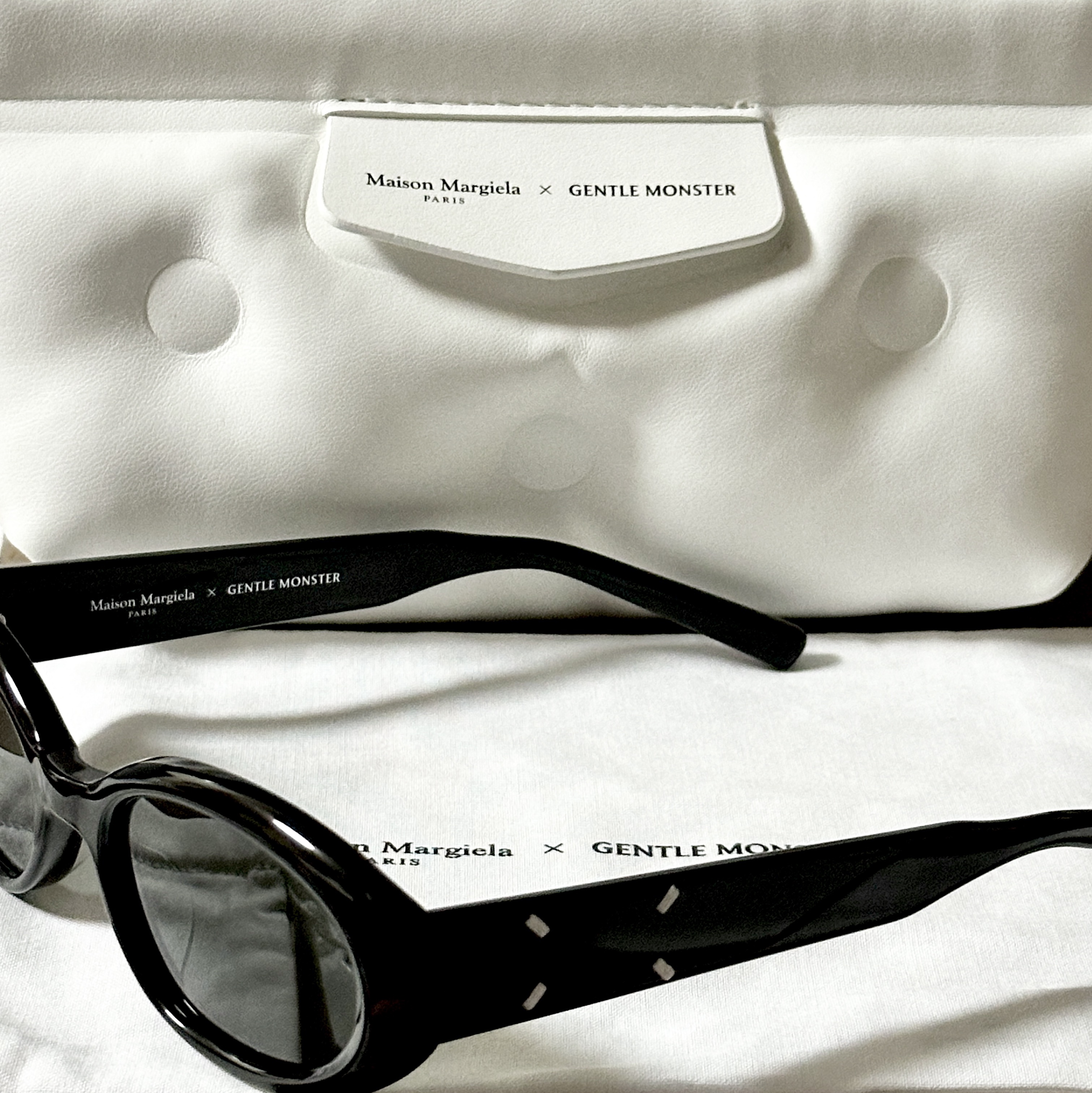 Gentle Monster x Maison Margiela MM107 Black Black 착용 스타일