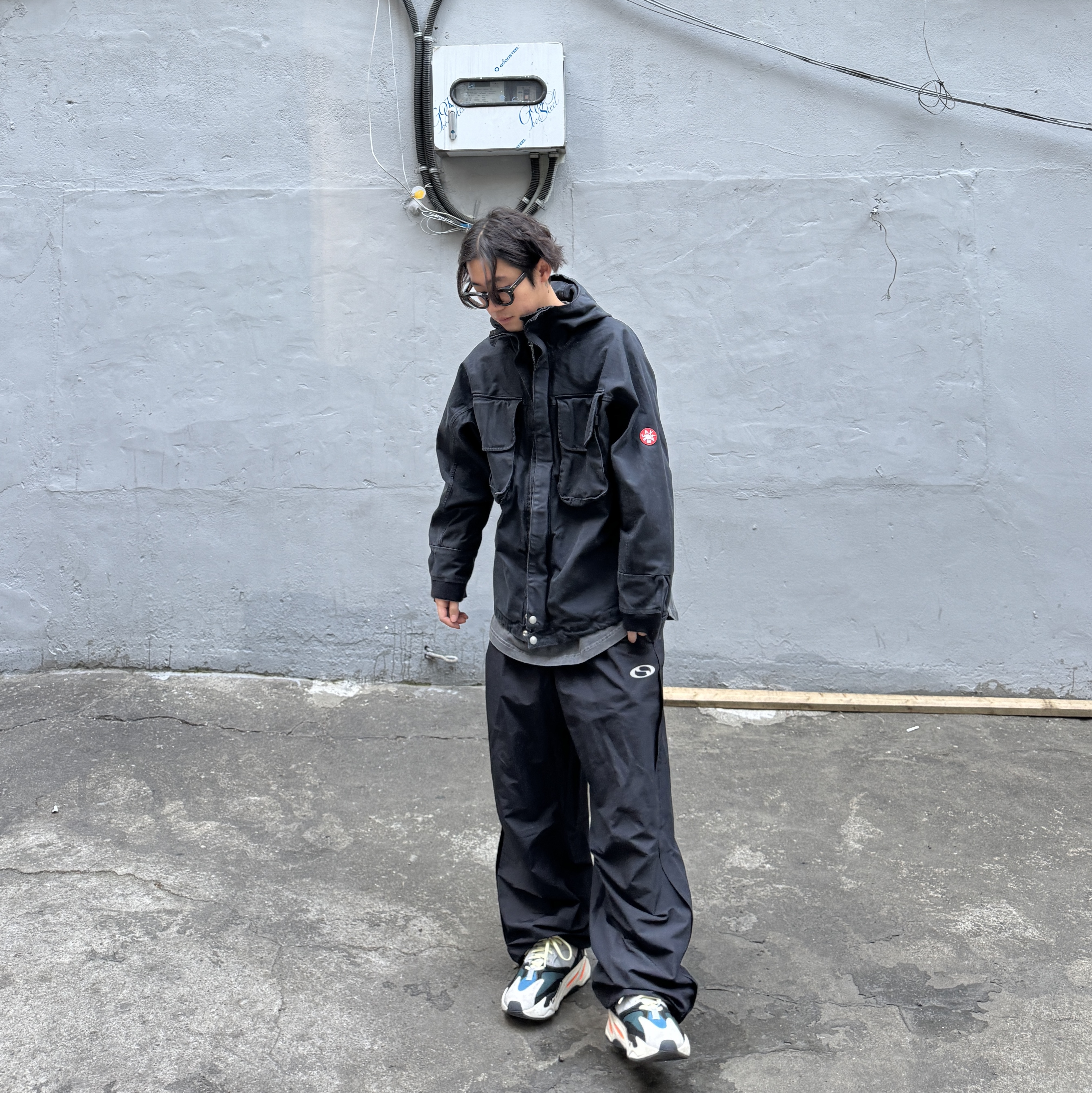 Cav Empt Overdye Hood Zip Jacket Black - 23FW, Adidas Yeezy Boost 700 Wave Runner Solid Grey 2021/2022 착용 스타일 - 2
