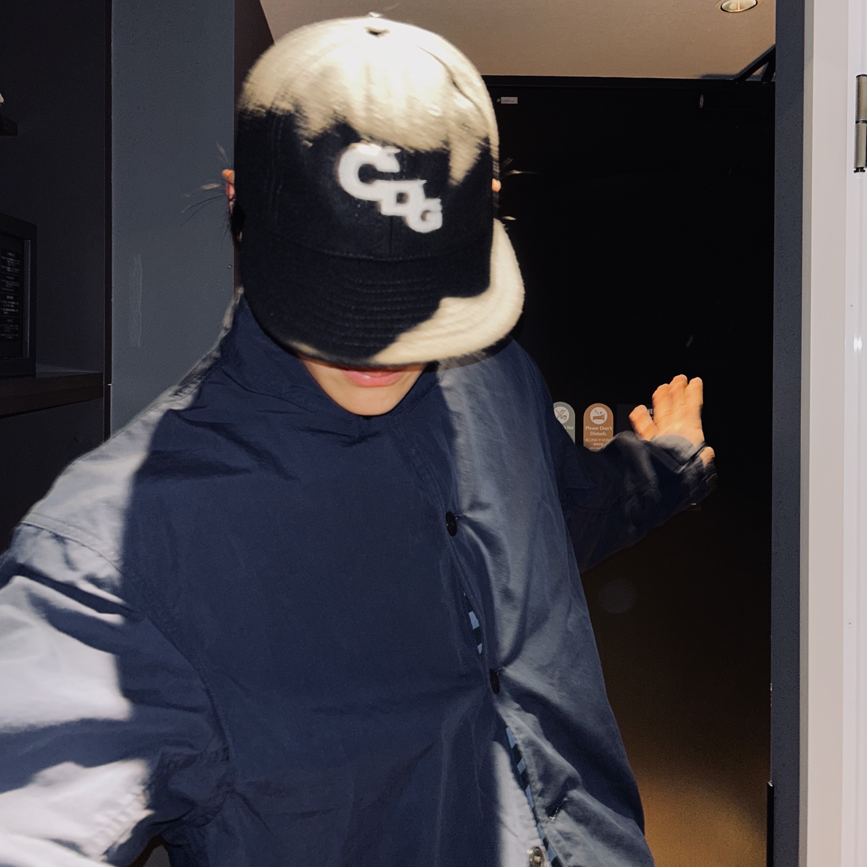 CDG x Ebbets Field Vintage Ball Cap 1 Black, Lemaire Small Soft Game Bag Nylon Canvas Dark Chocolate 착용 스타일 - 1