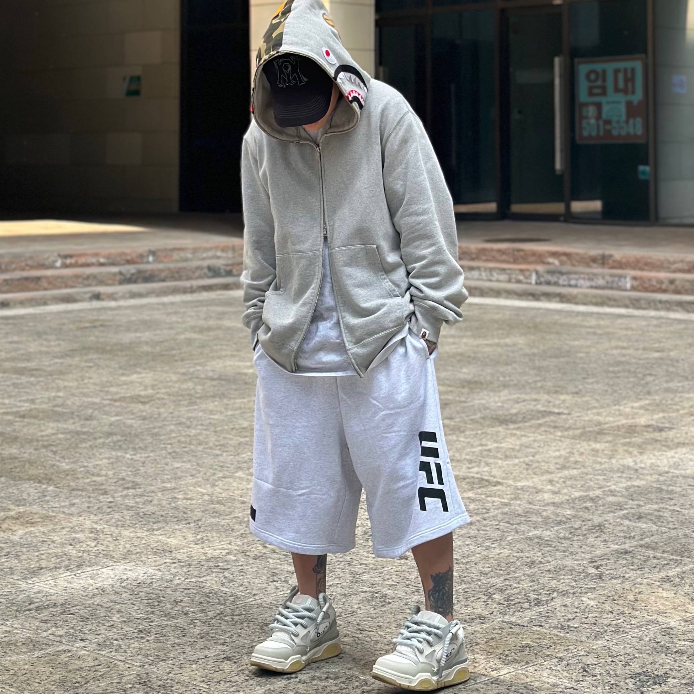 BAPE x Alpha Industries Shark Full Zip Hoodie Olive Drab 착용 스타일 - 1