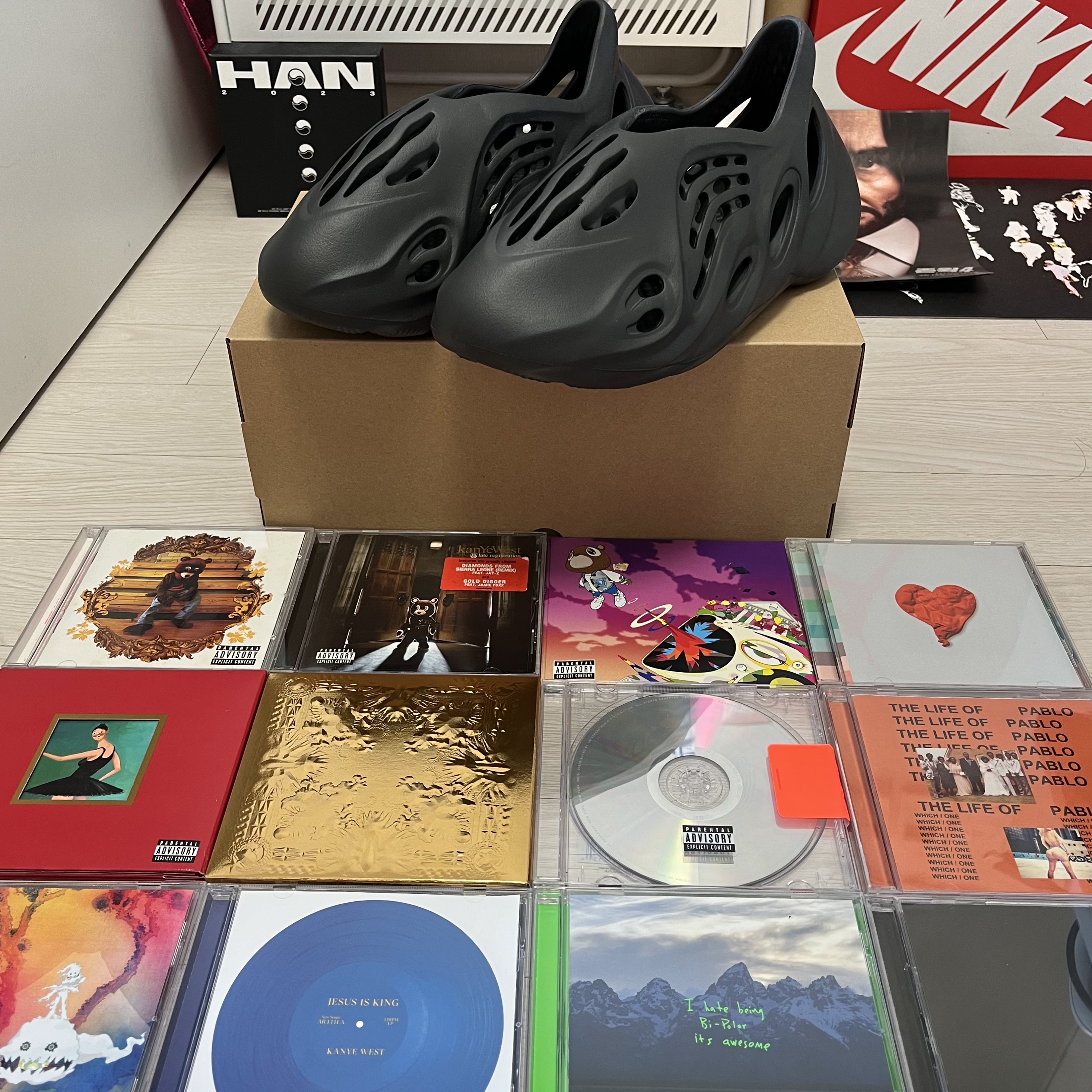 Adidas Yeezy Foam RNNR Onyx 착용 스타일