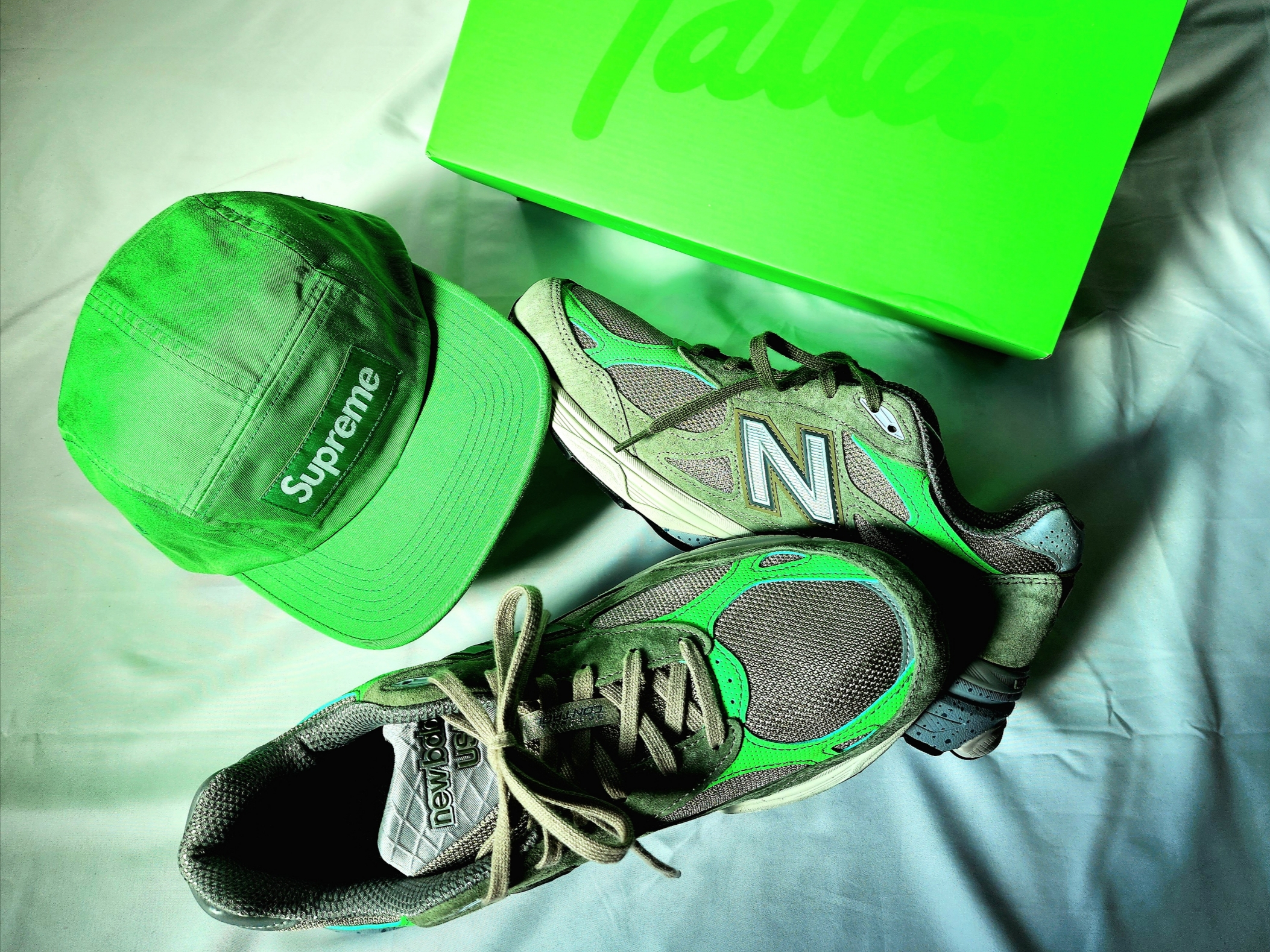 Supreme Washed Chino Twill Camp Cap Green - 24SS, New Balance x Patta 990v3 Made in USA Olive 착용 스타일 - 1