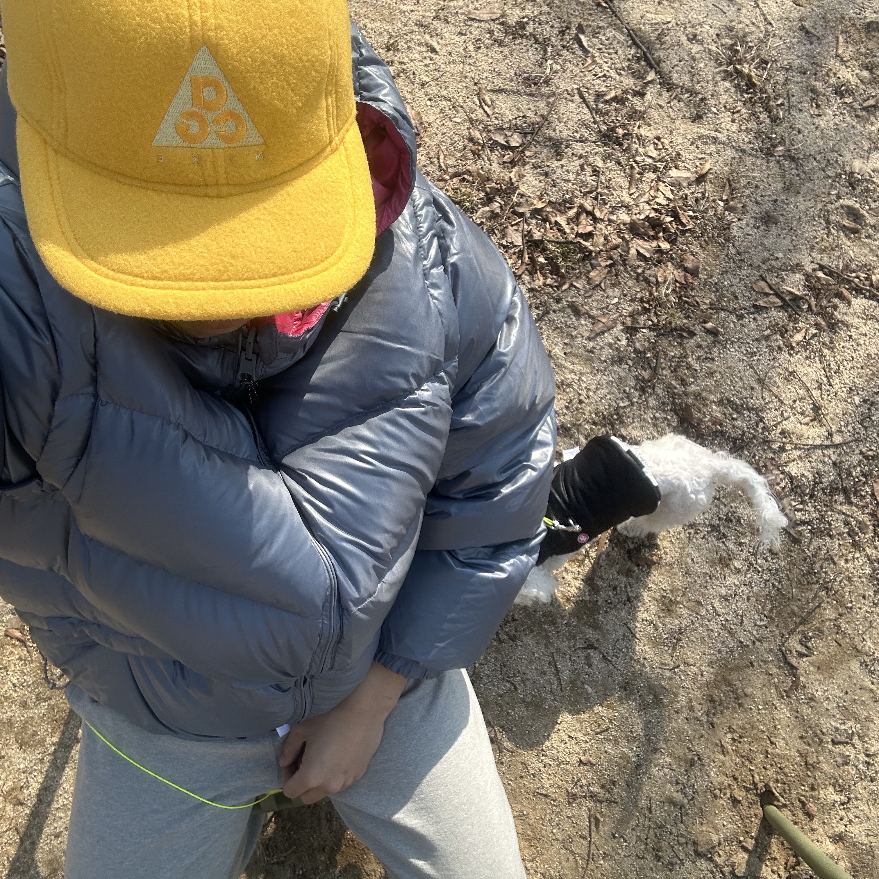 Nike ACG AW84 Fleece Cap University Gold 착용 스타일